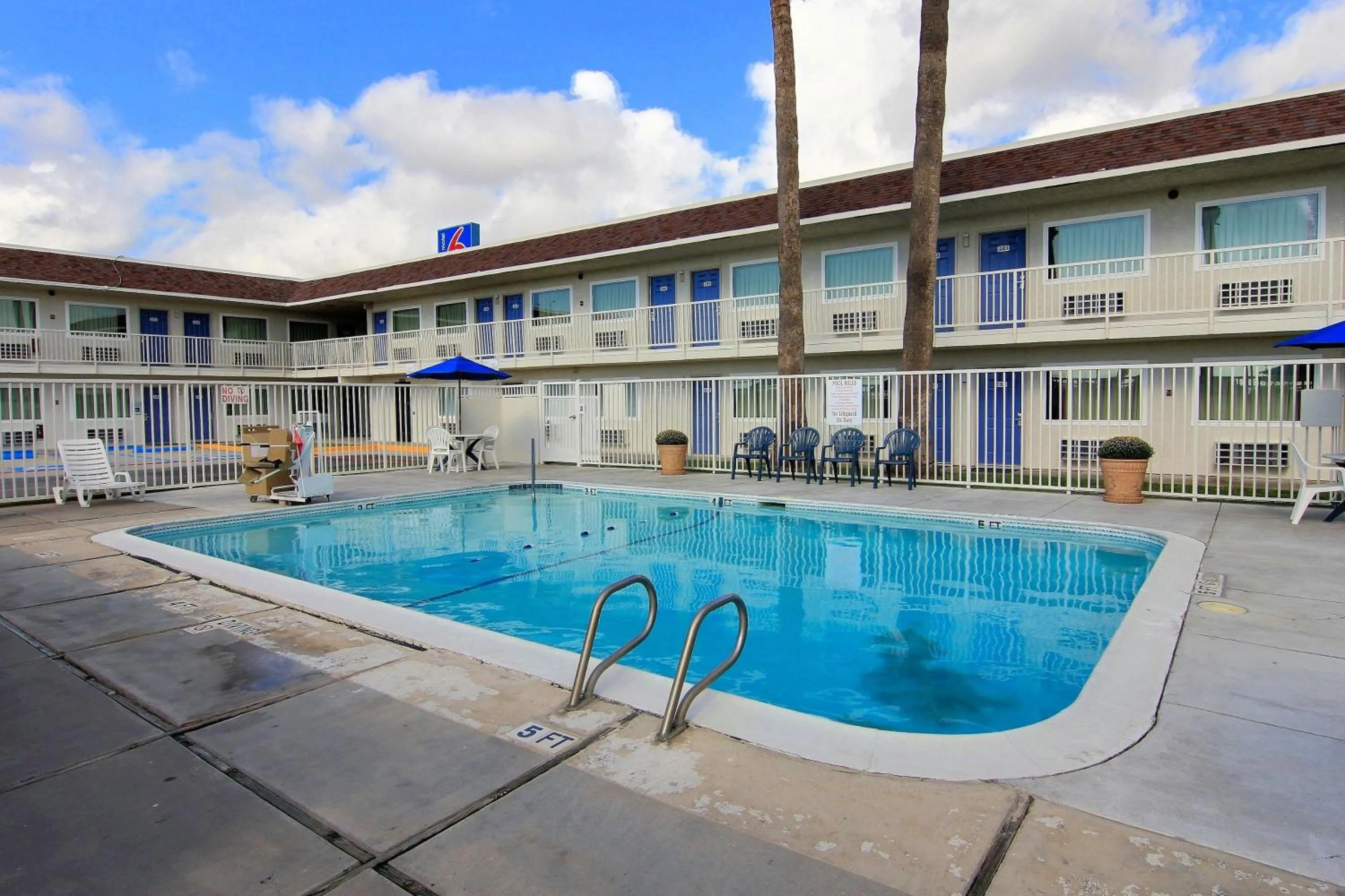 Swimming pool in Motel 6-Corpus Christi, TX - East - North Padre Island