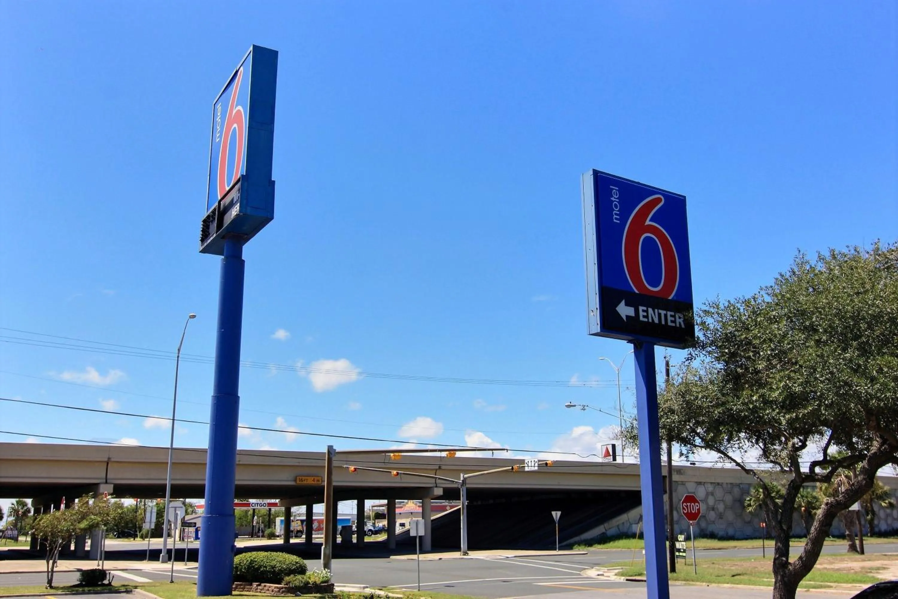 Facade/entrance in Motel 6-Corpus Christi, TX - East - North Padre Island