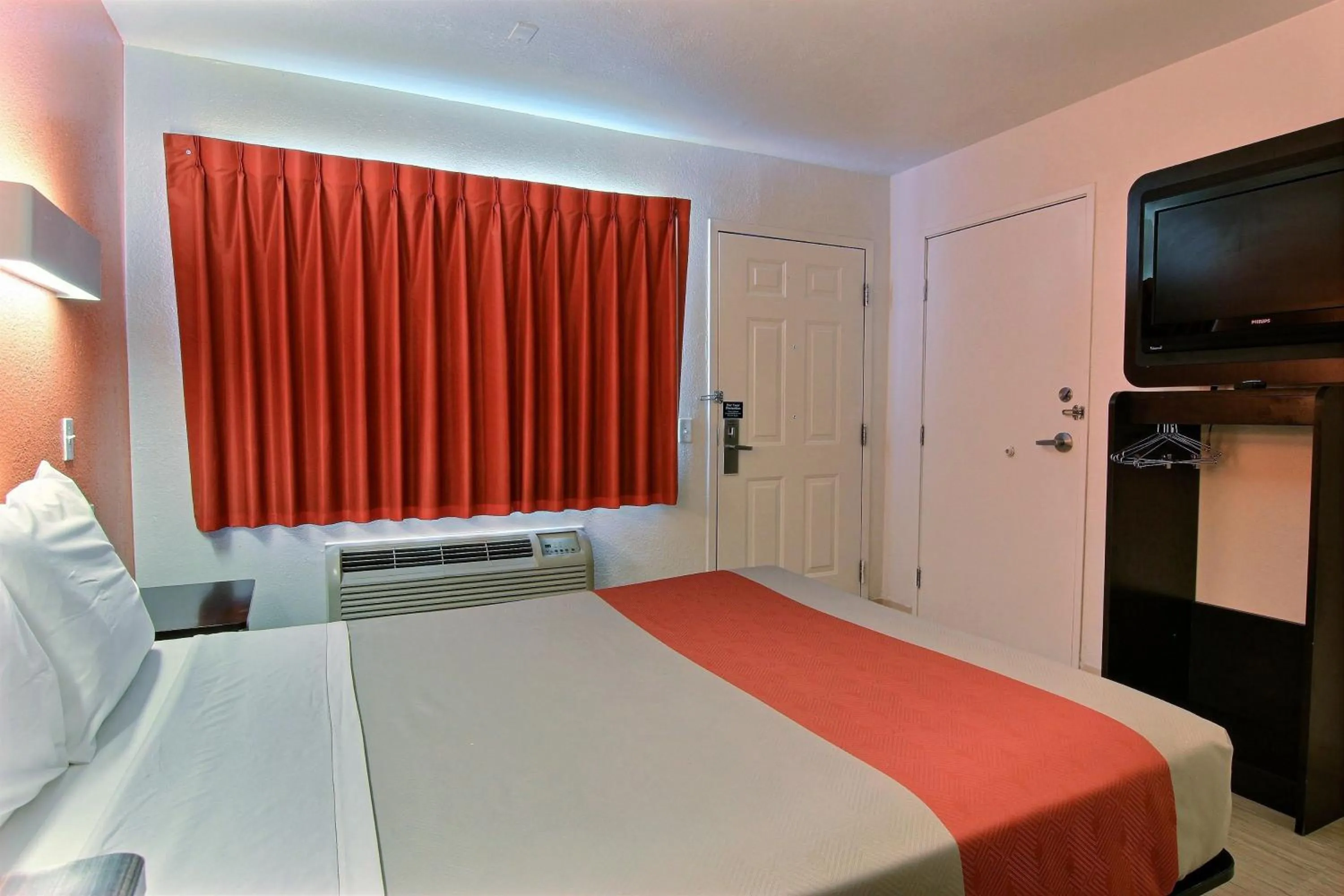 Bedroom, Bed in Motel 6-Corpus Christi, TX - East - North Padre Island