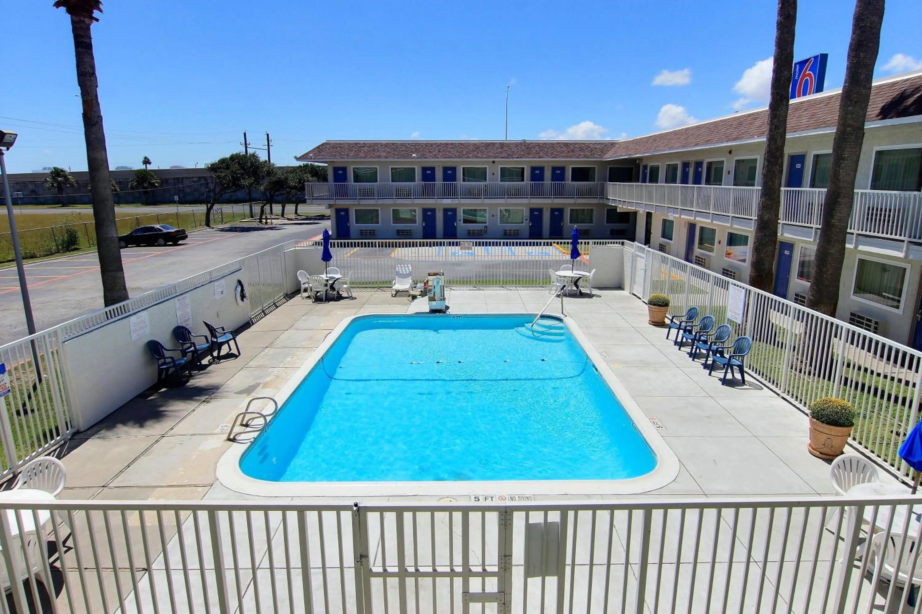 Swimming pool in Motel 6-Corpus Christi, TX - East - North Padre Island
