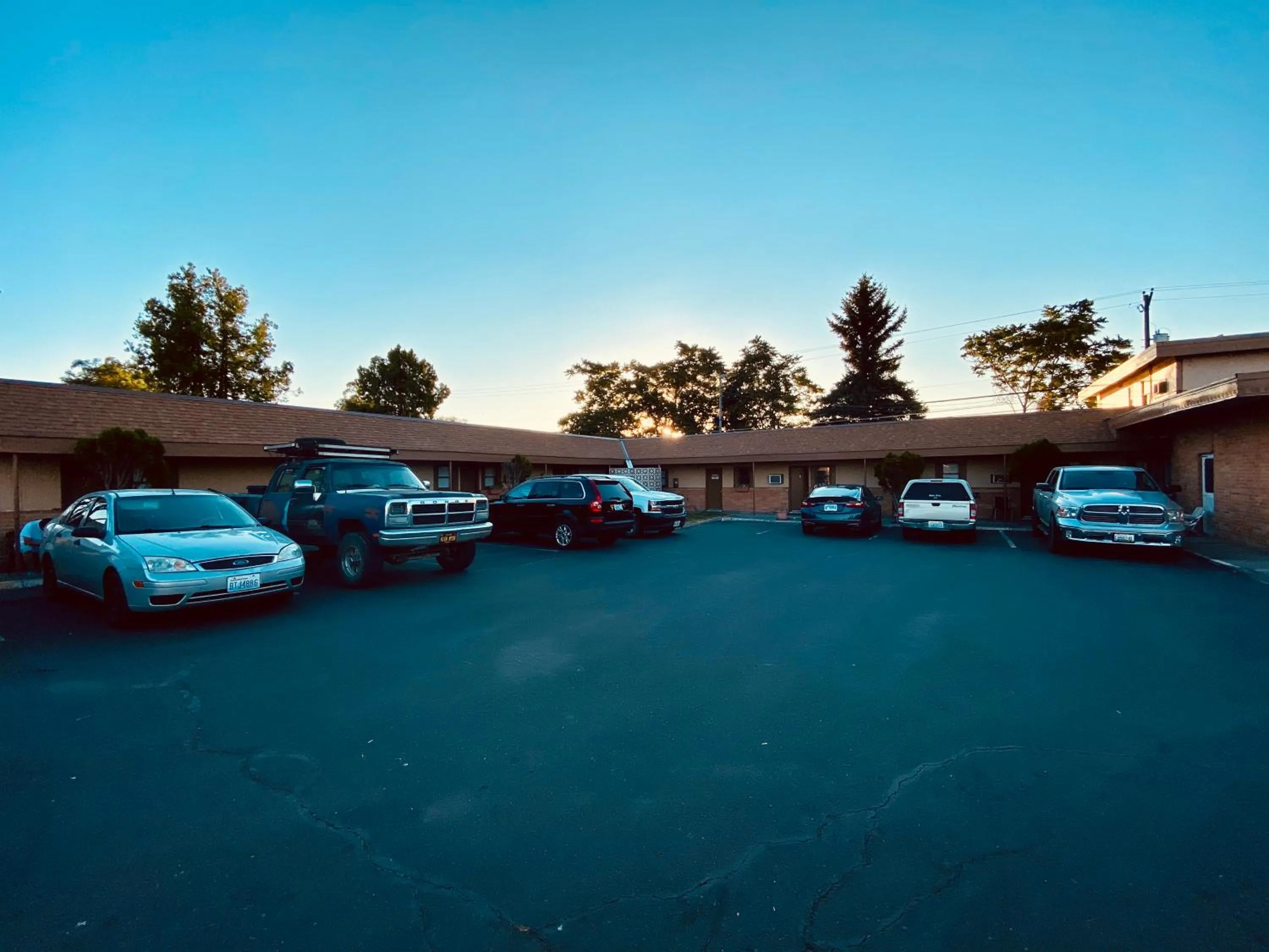 Property building in Lakeside Motel