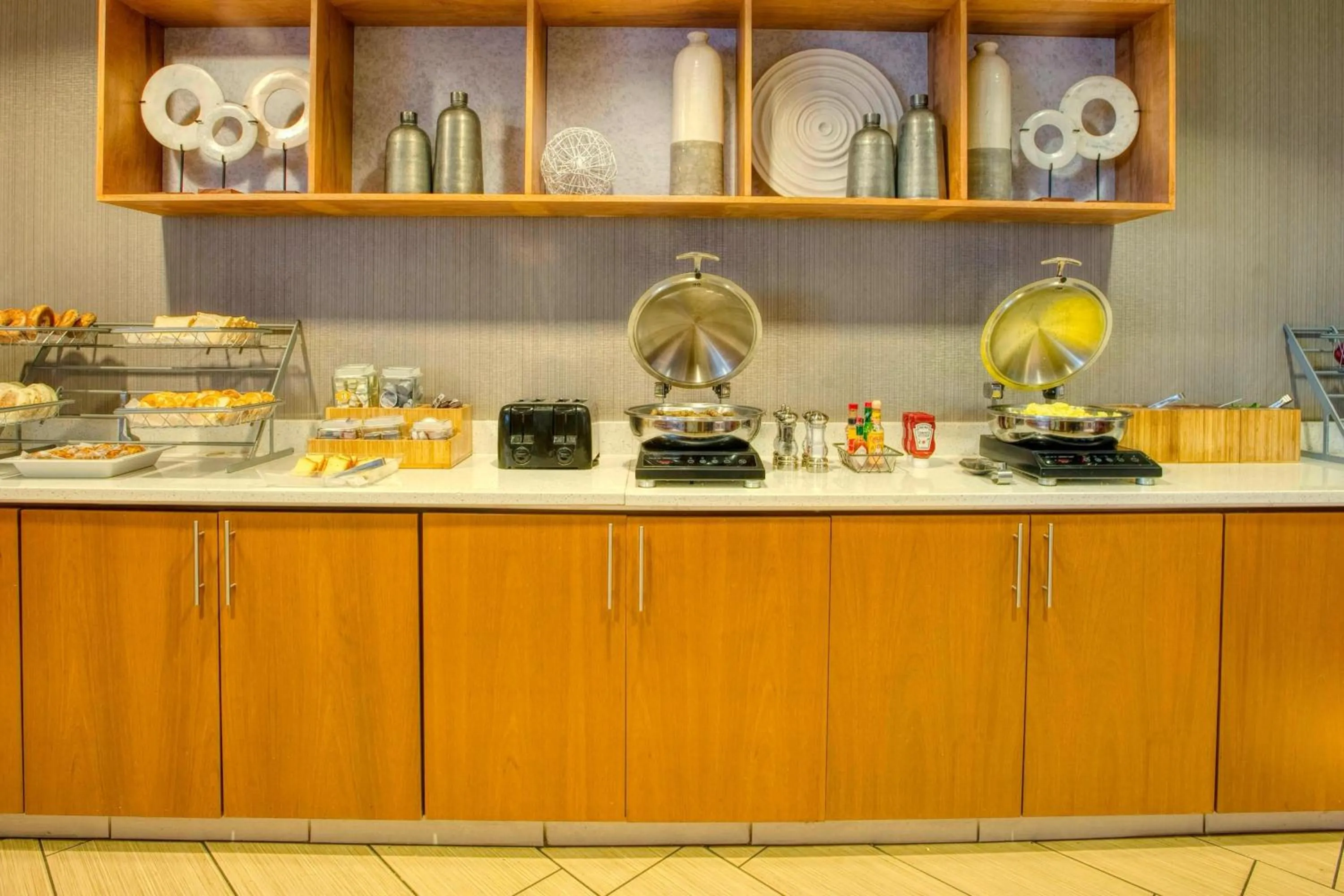 Breakfast in SpringHill Suites by Marriott Lawrence Downtown