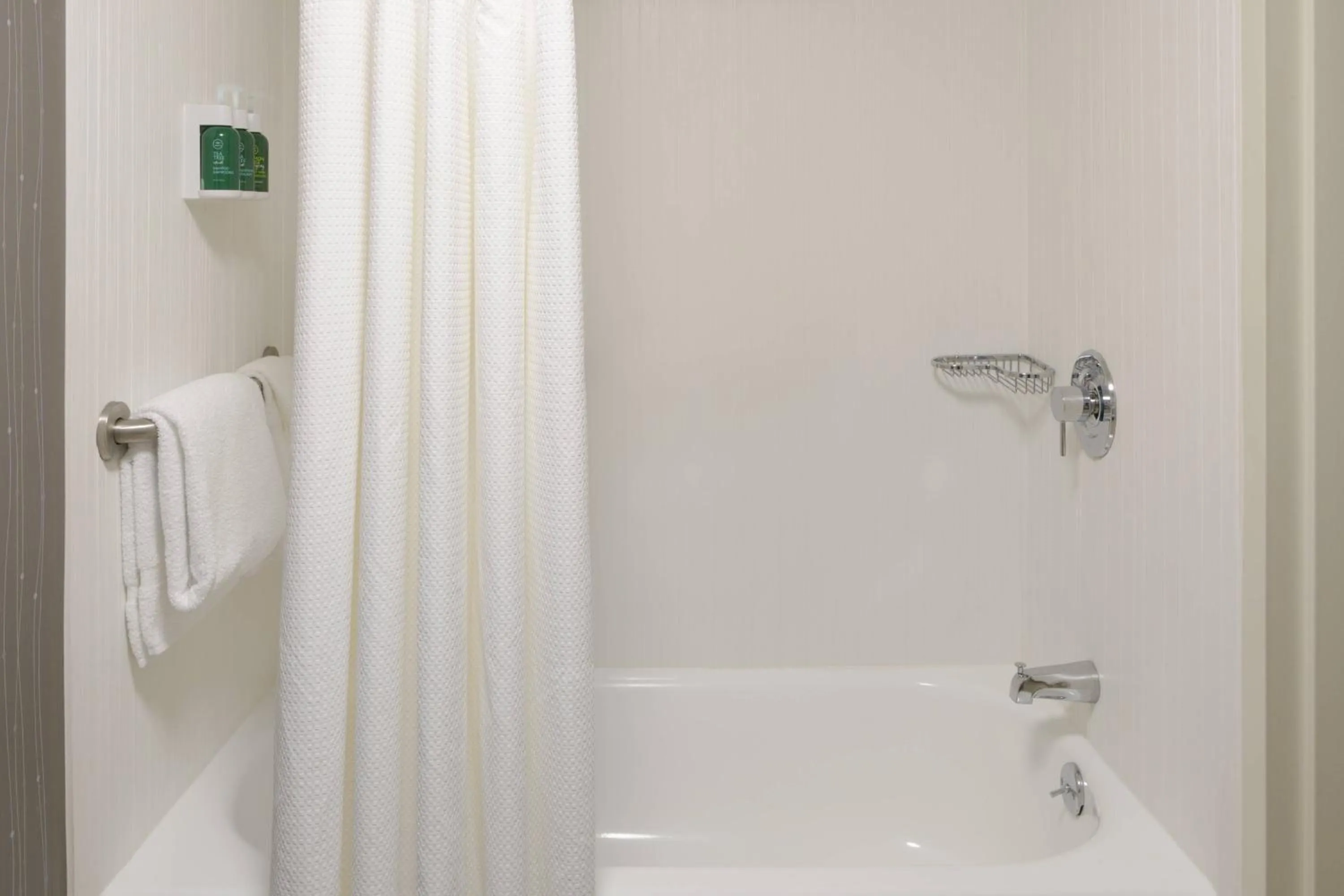 Bathroom in Courtyard by Marriott Lynchburg