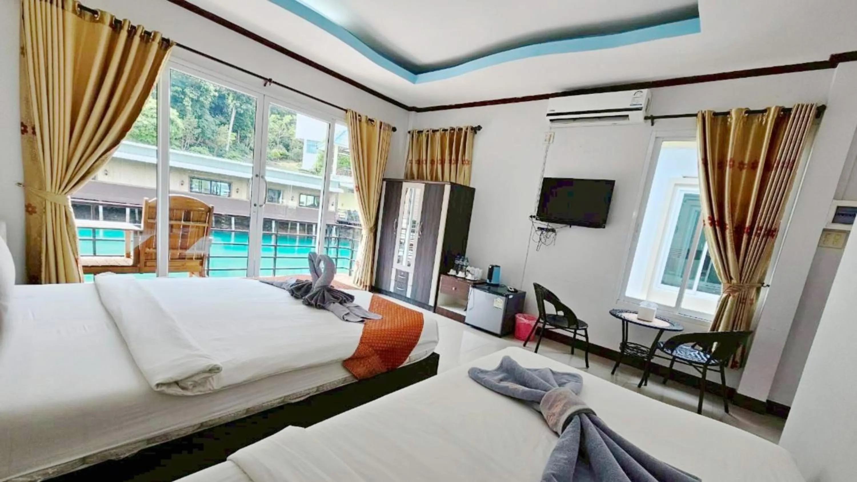 Bed in Lake Terrace Resort