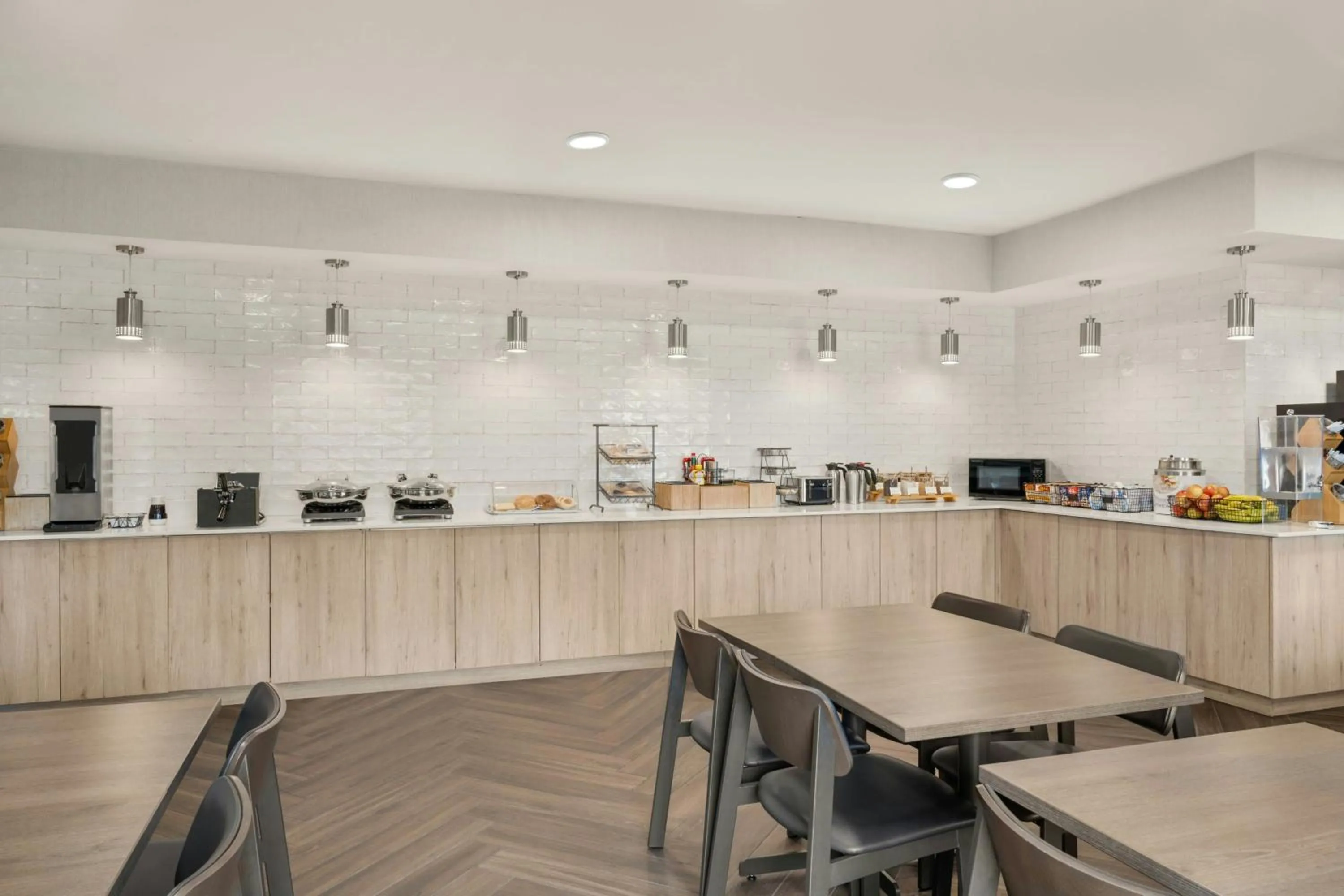 Breakfast in Fairfield Inn & Suites Mt. Pleasant