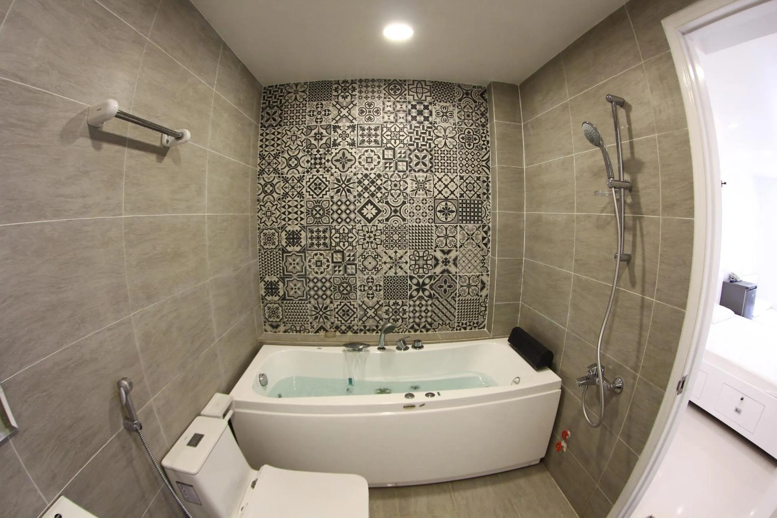 Shower in Full House Hostel