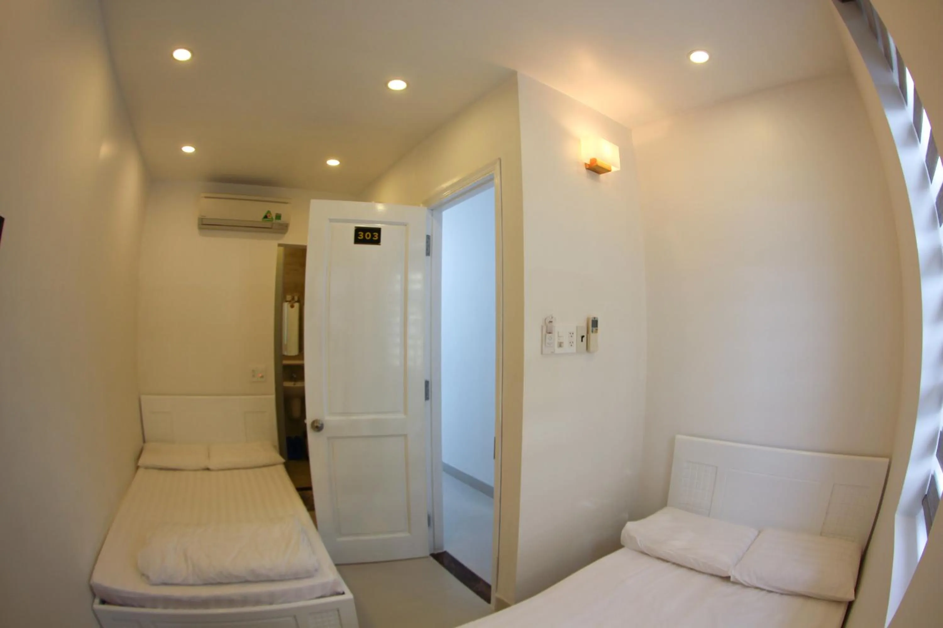 Other, Bed in Full House Hostel