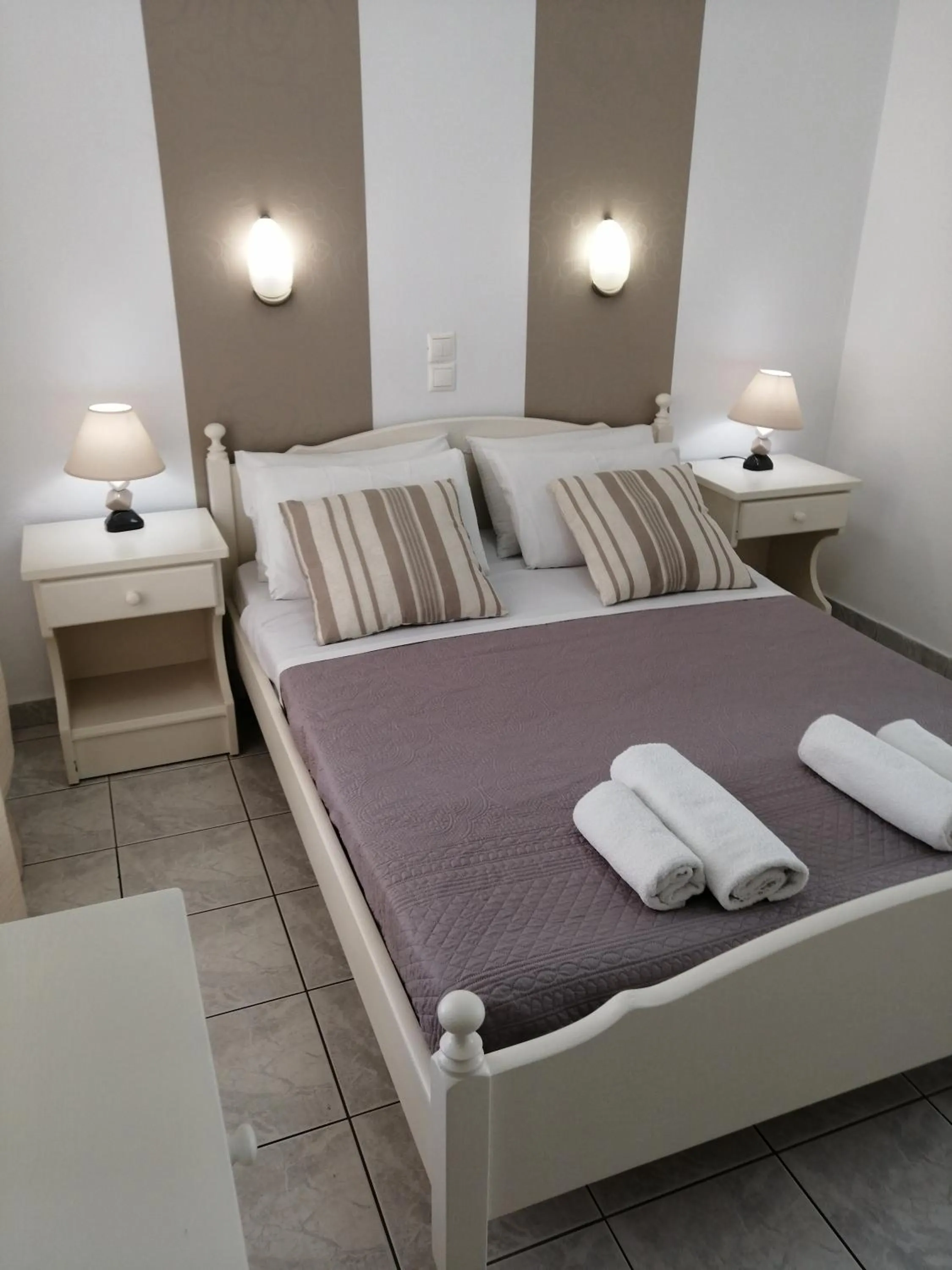 Bed in Joseph Studios