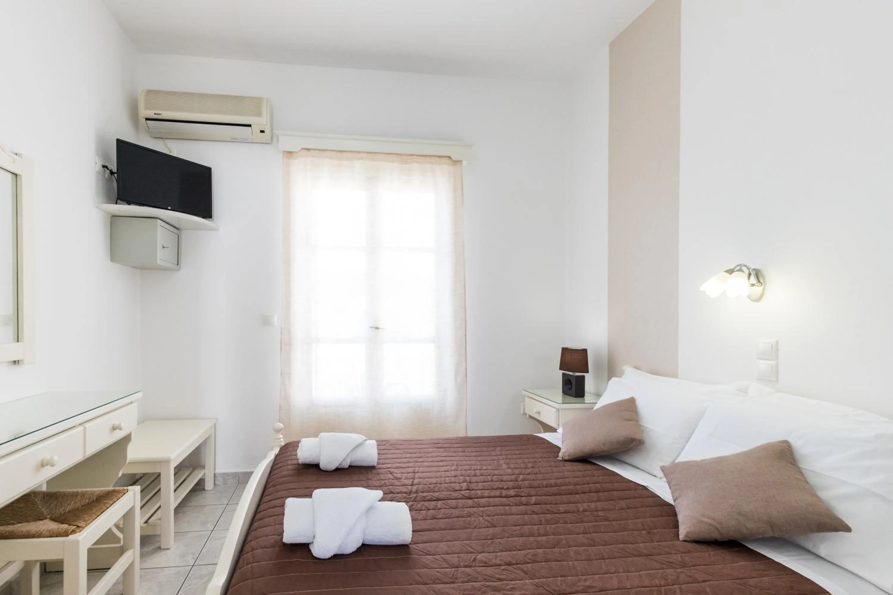 Bed in Joseph Studios