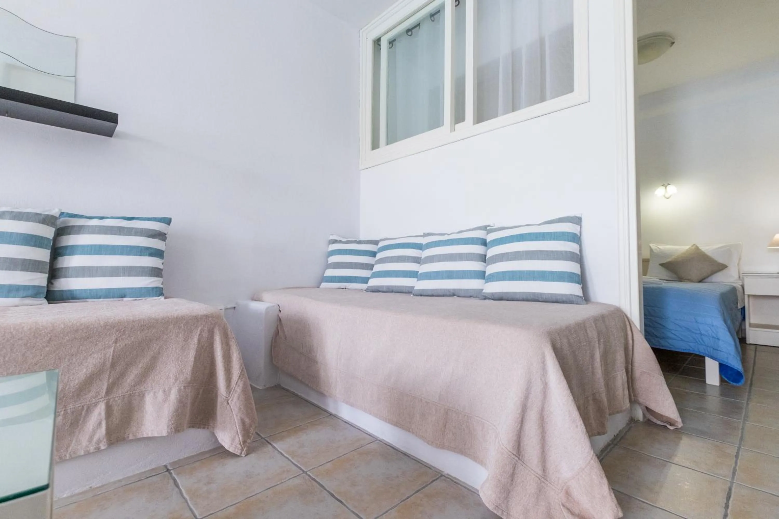 Living room, Bed in Joseph Studios