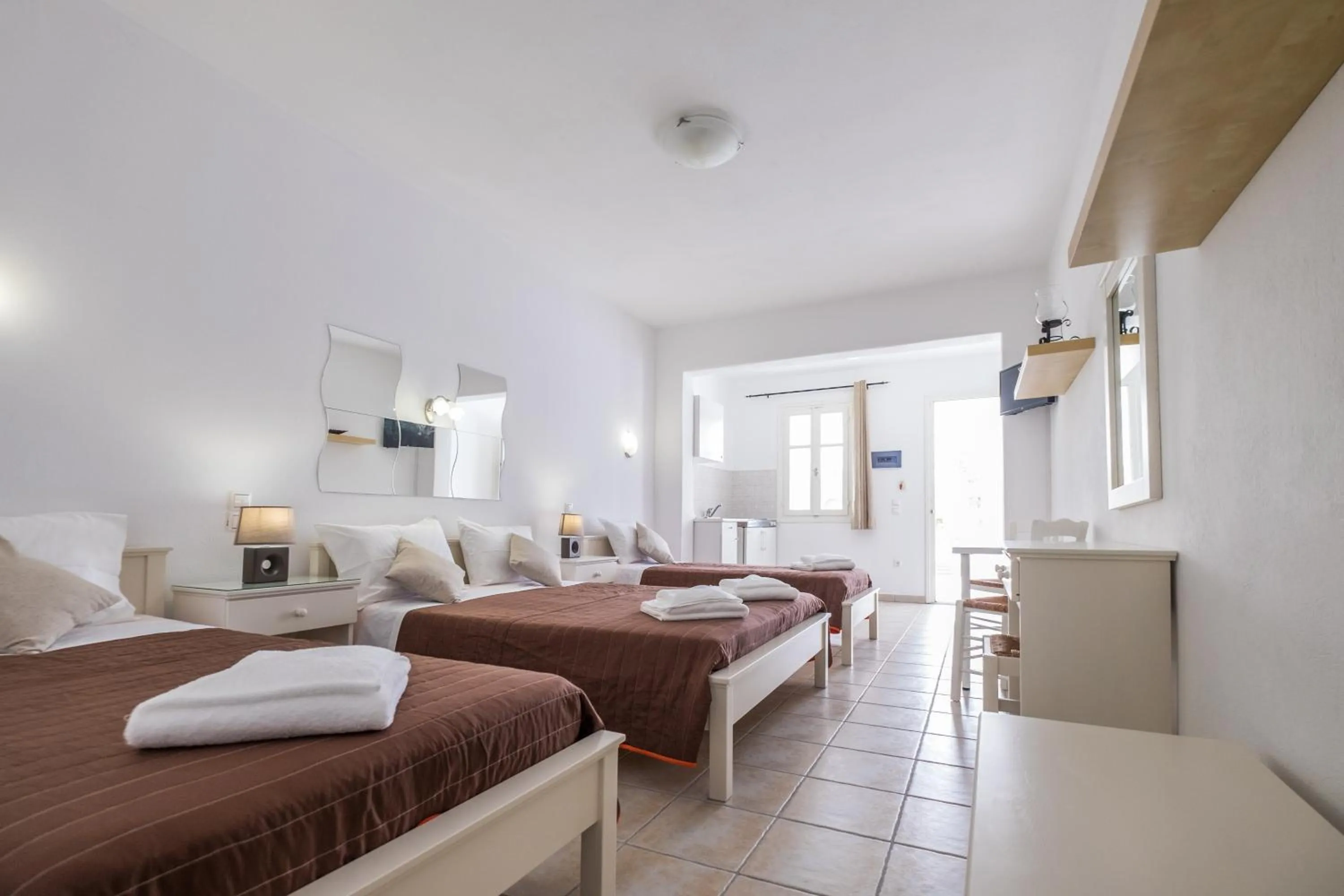 Photo of the whole room, Bed in Joseph Studios