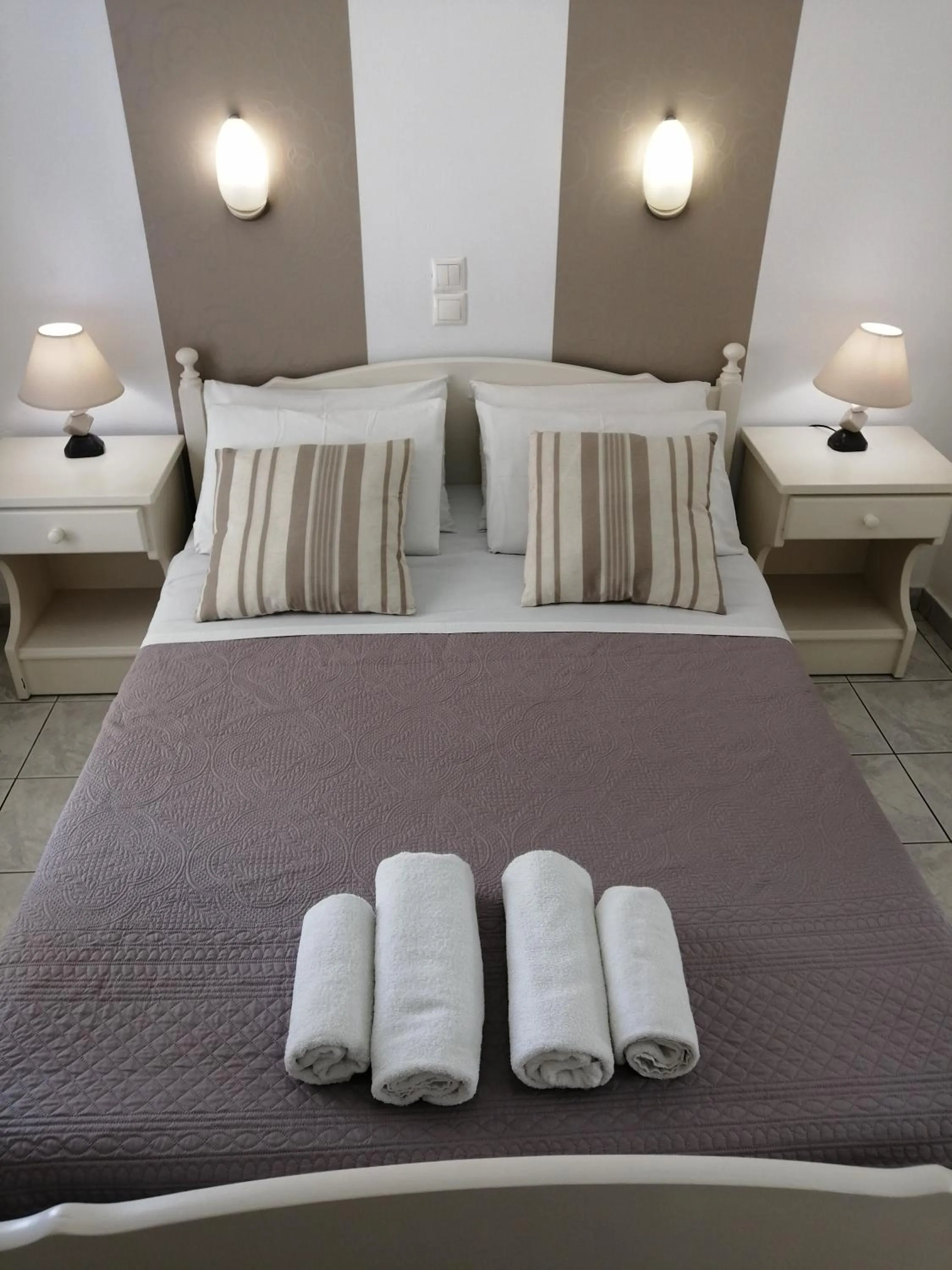 Bed in Joseph Studios