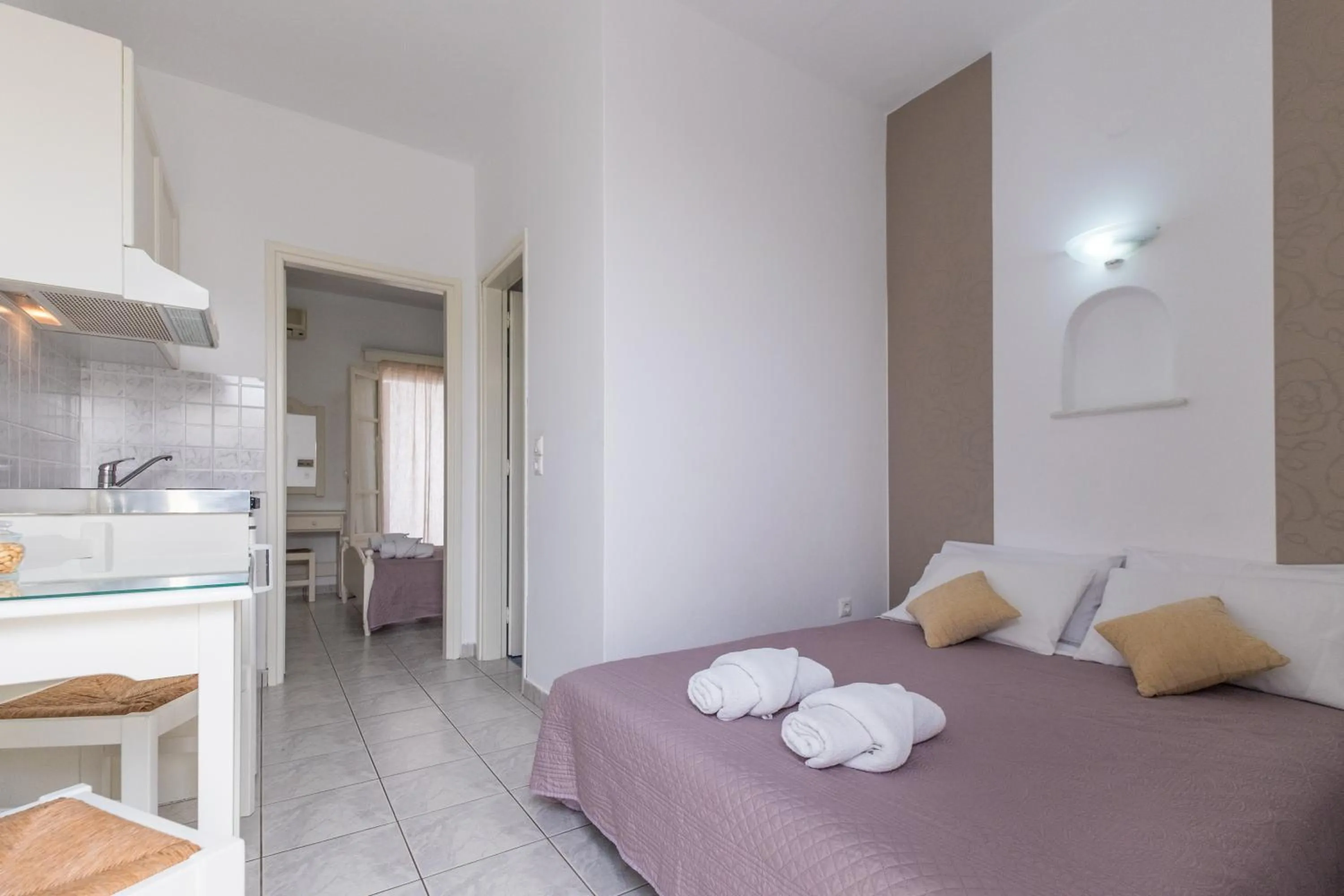 Photo of the whole room, Bed in Joseph Studios