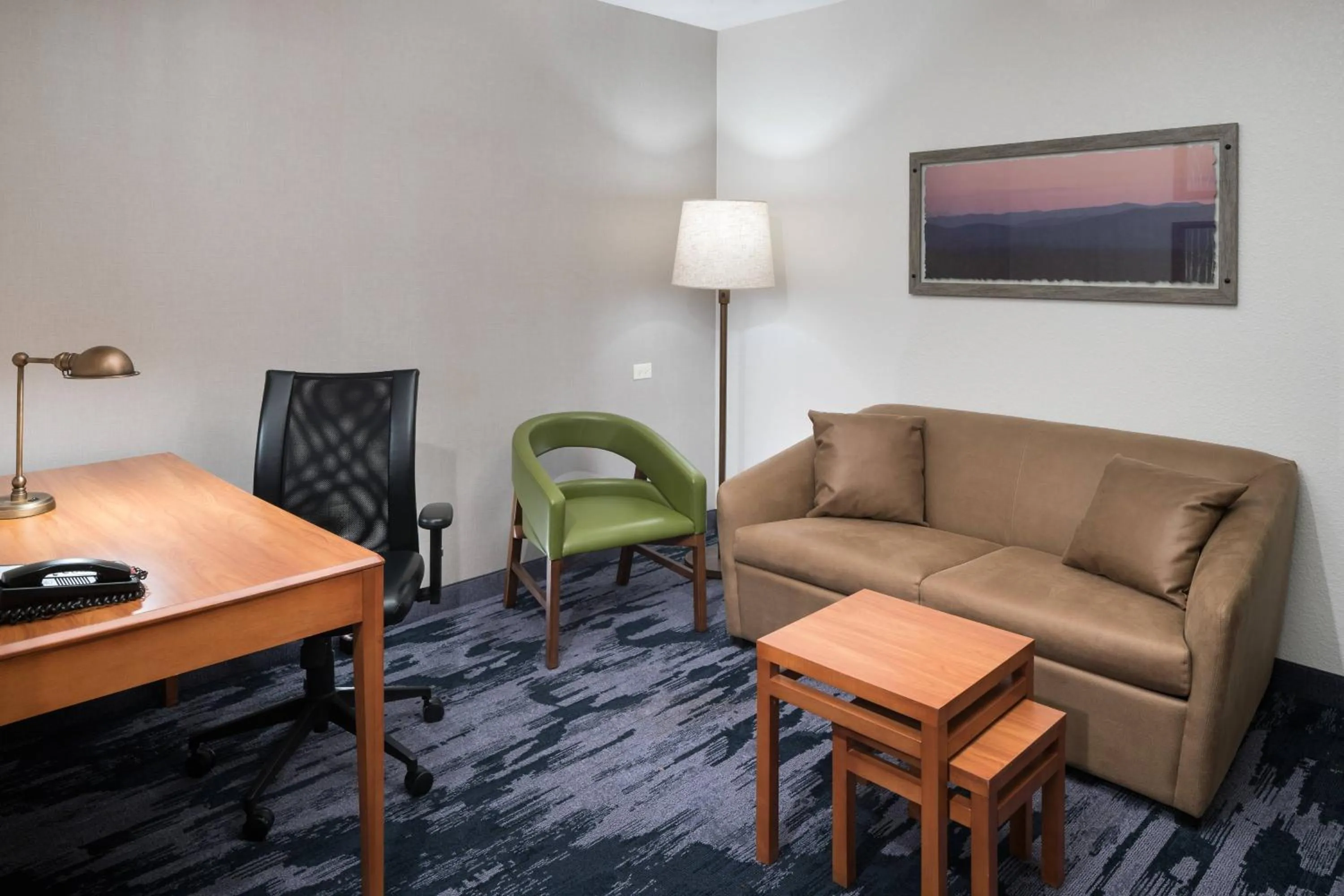 Living room in Fairfield Inn & Suites Kansas City Overland Park