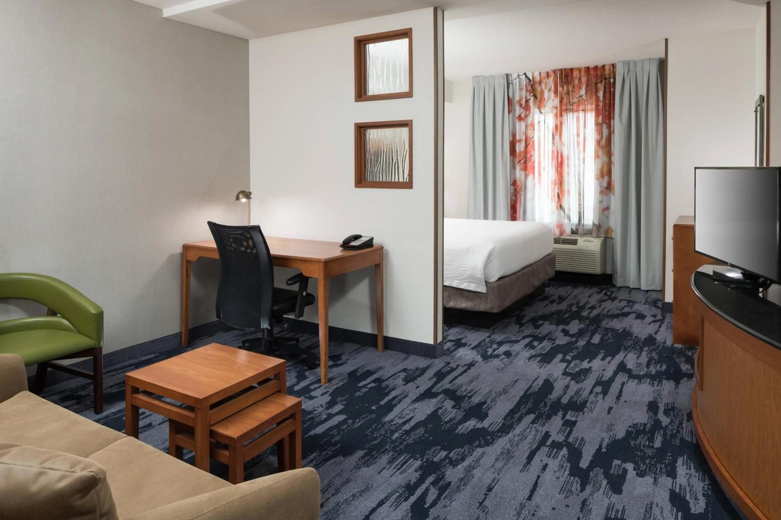 Photo of the whole room, Bed in Fairfield Inn & Suites Kansas City Overland Park