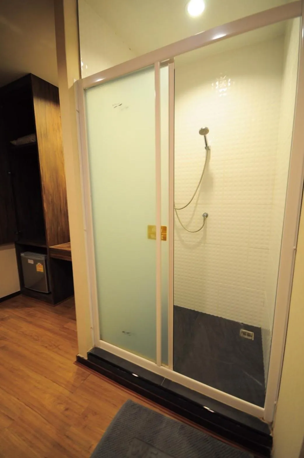 Shower in Baan Keang Chon Ayutthaya บ้านเคียงชล อยุธยา