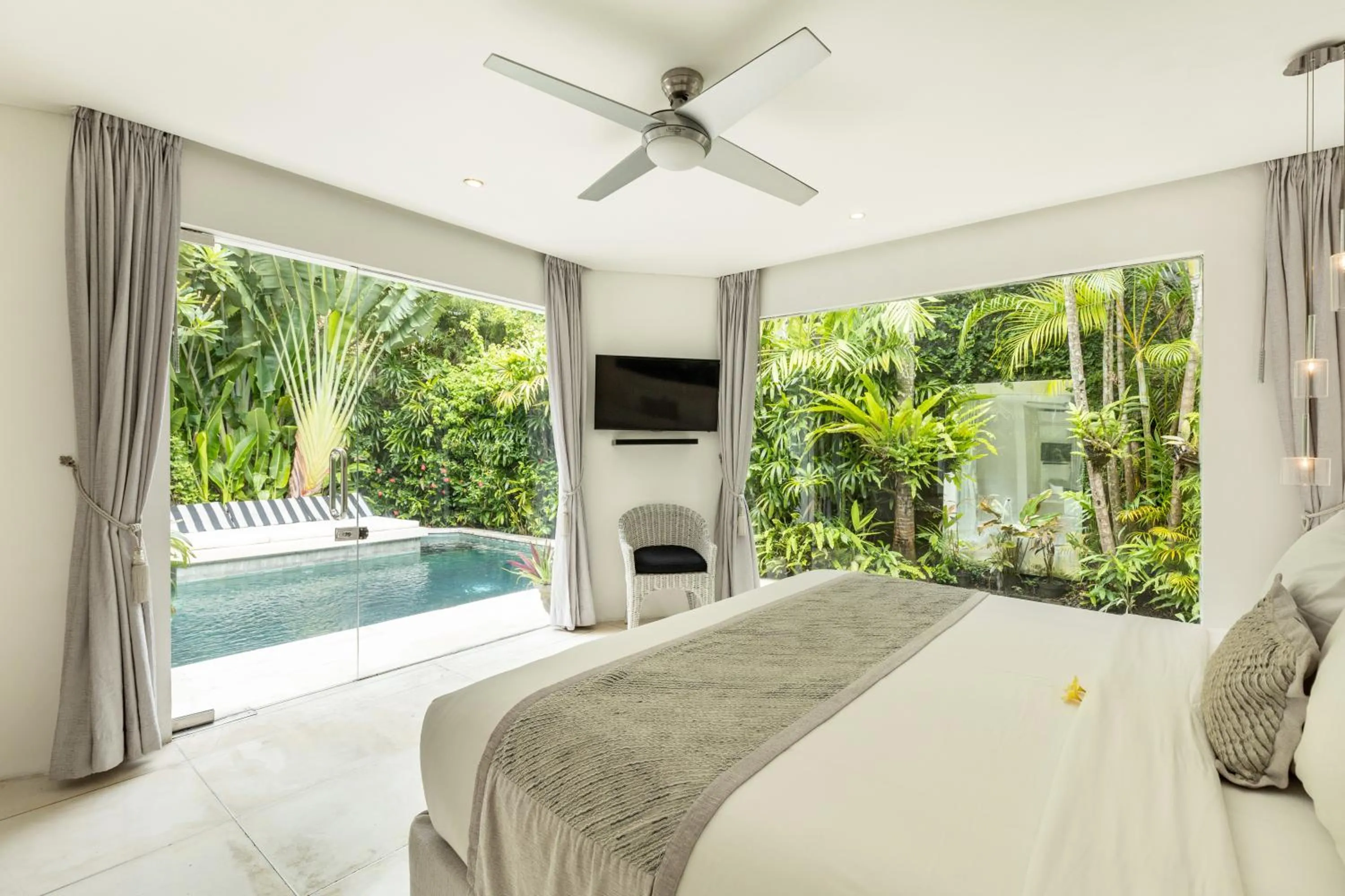 Bed in Esha Villa Drupadi Seminyak