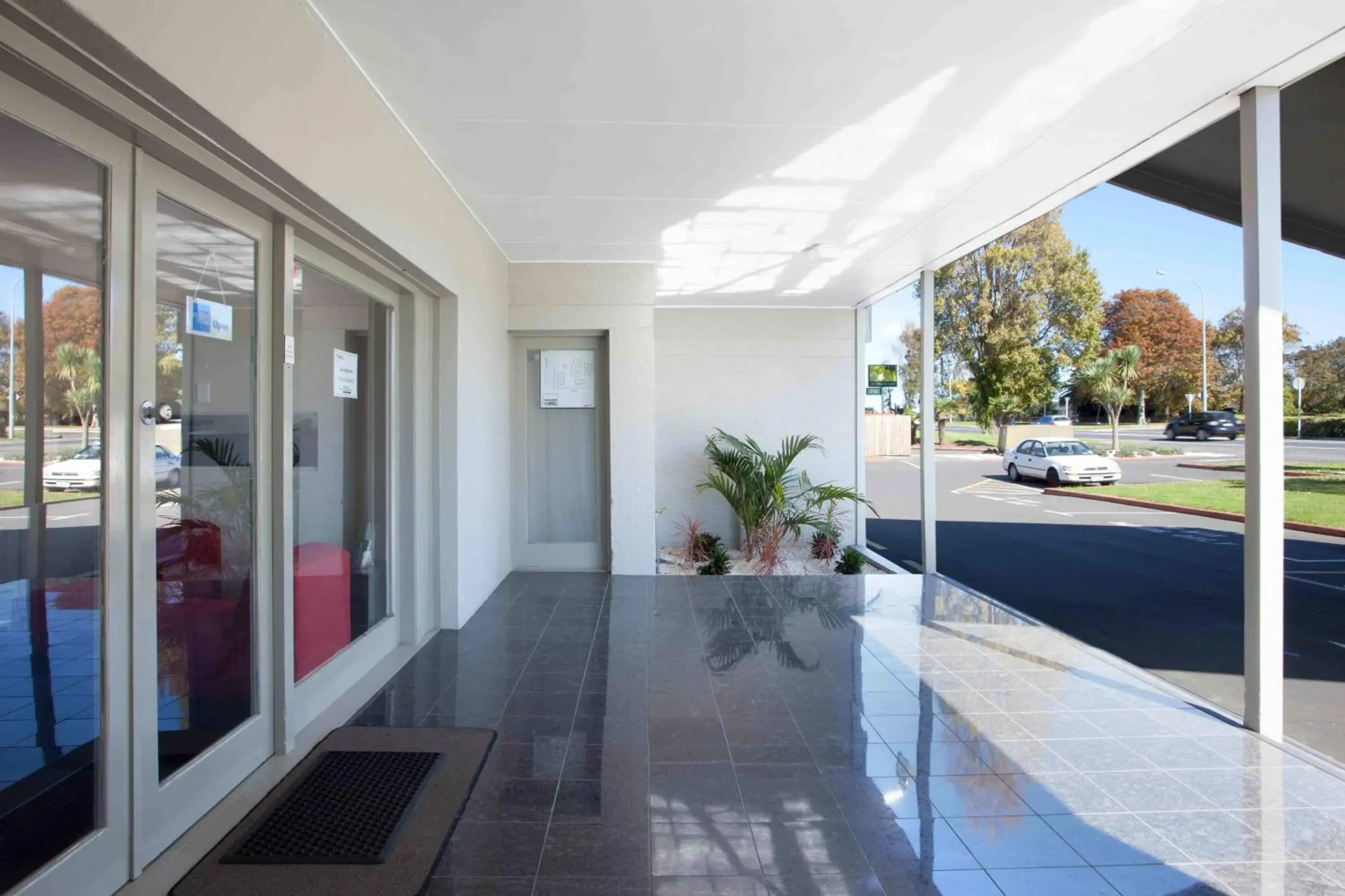 Facade/entrance in Auckland Airport Kiwi Motel Facade/entrance in Auckland Airport Kiwi Motel