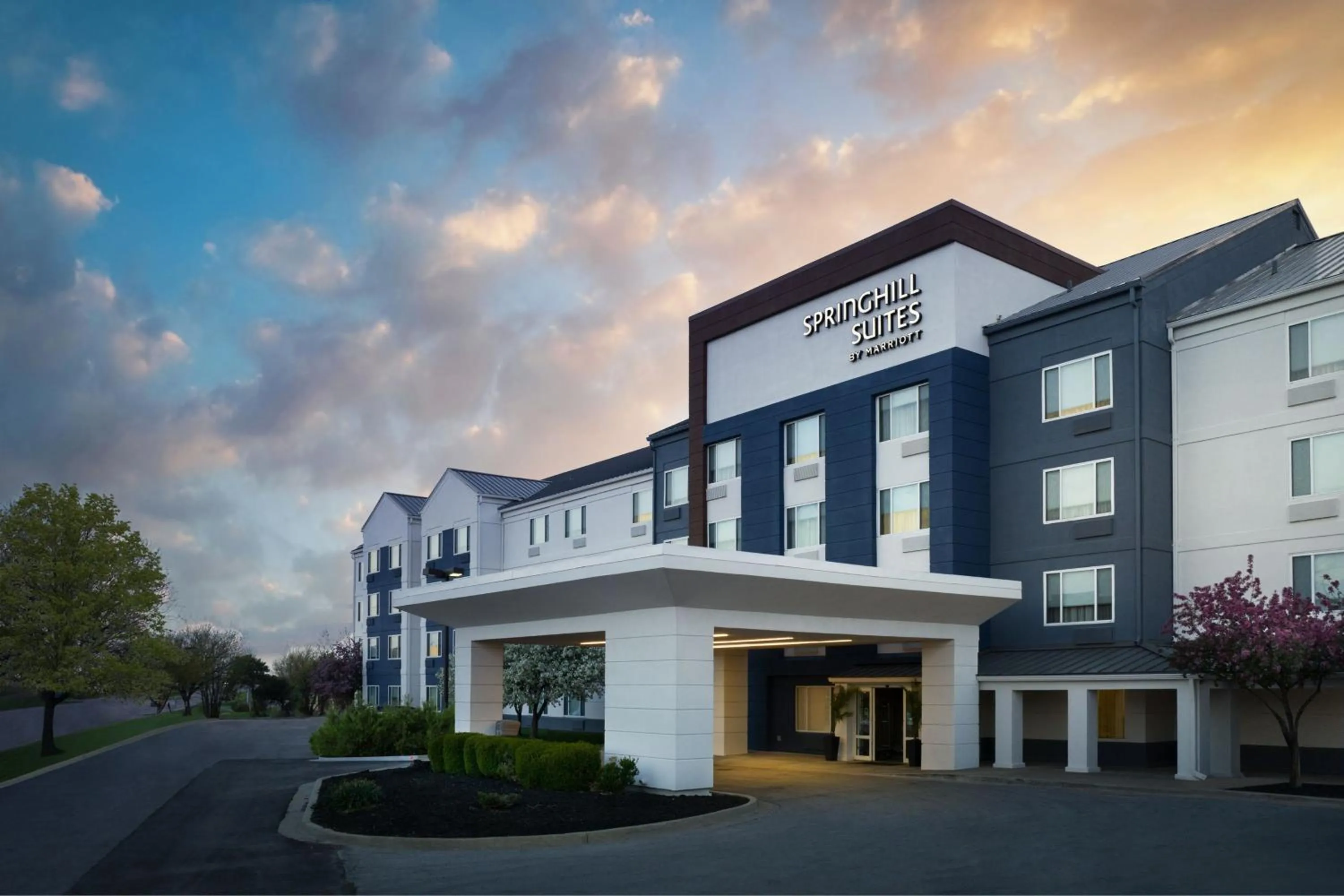 Property building in SpringHill Suites Kansas City Overland Park