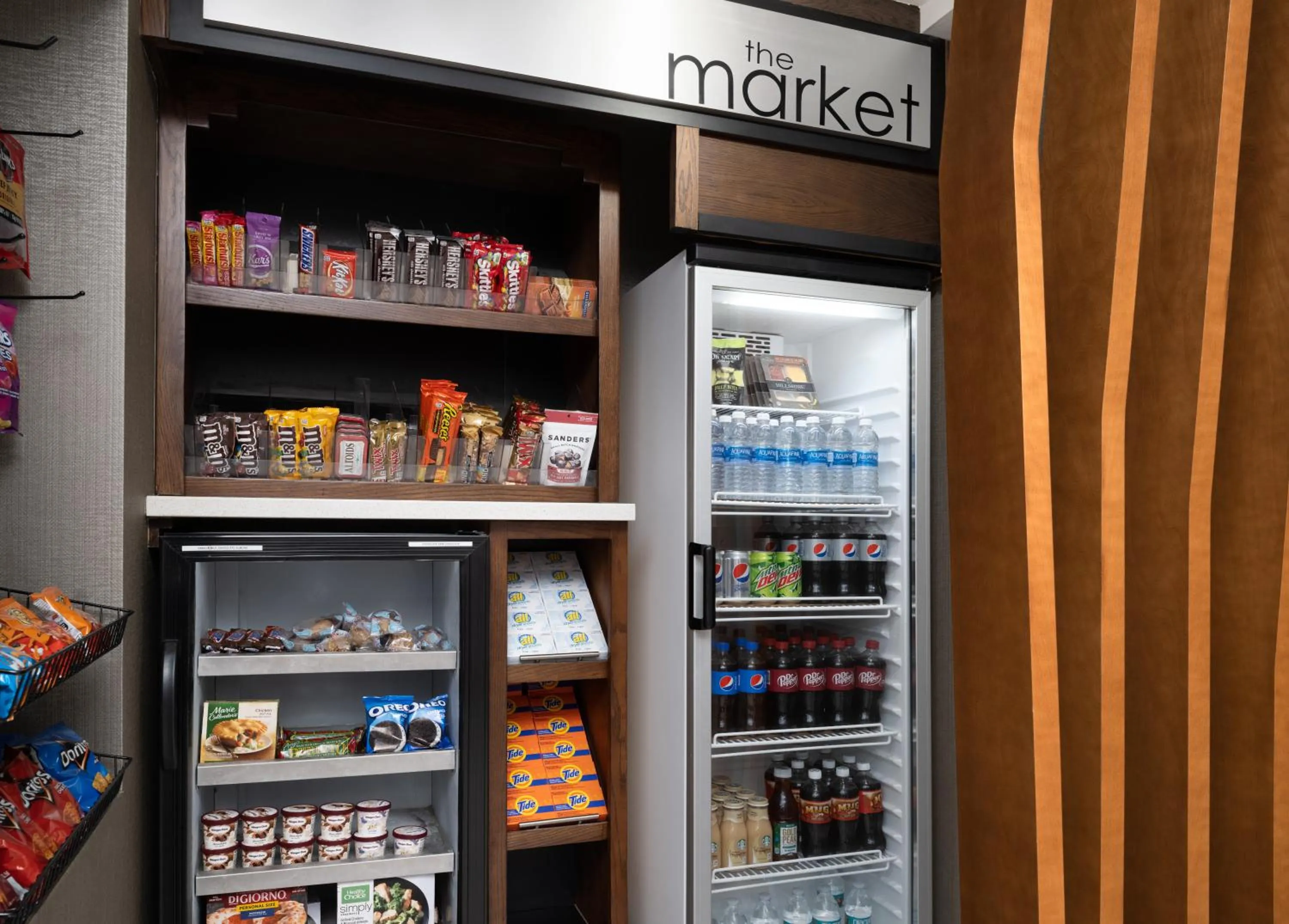 Restaurant/places to eat in SpringHill Suites Kansas City Overland Park