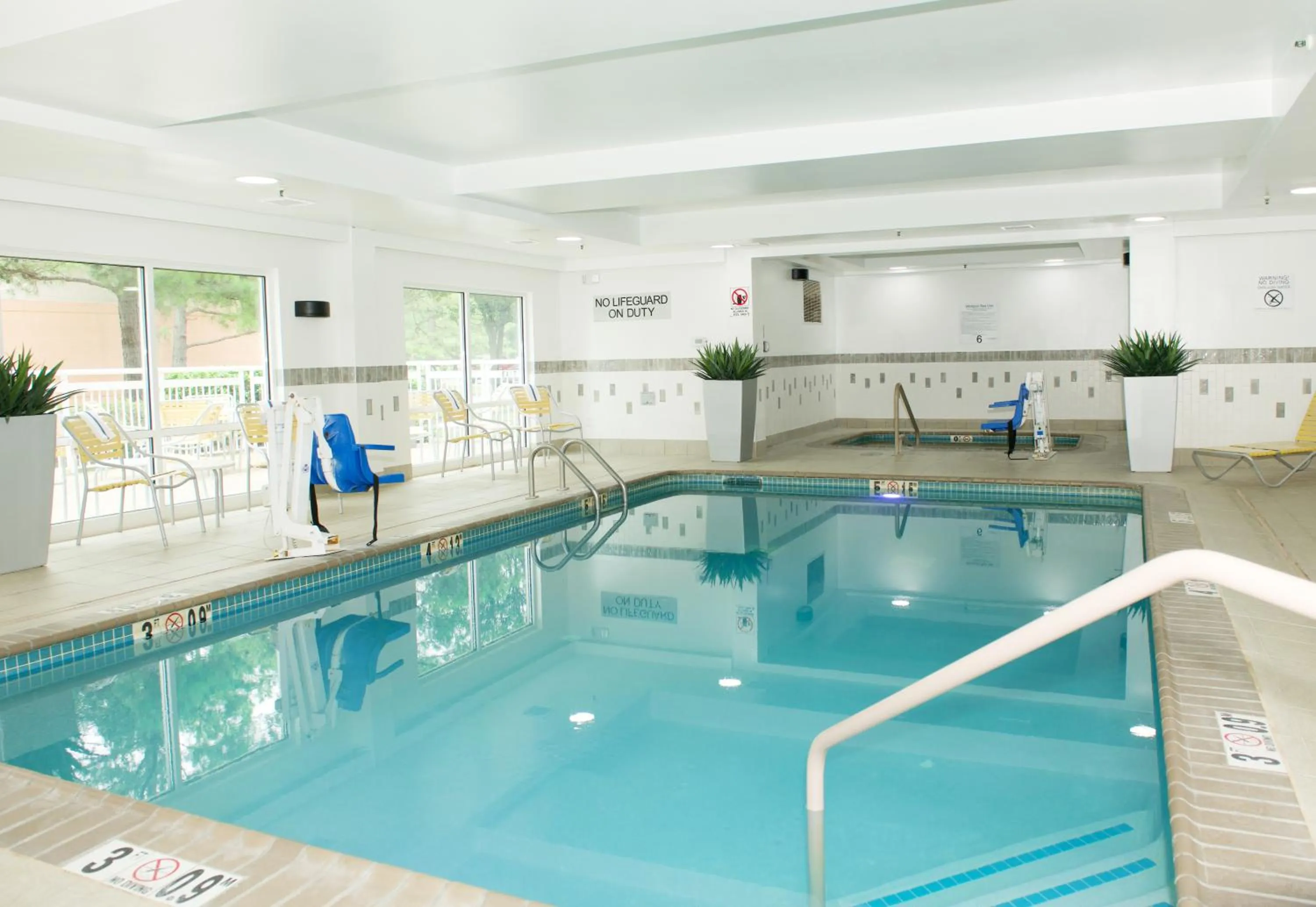 Swimming pool in Fairfield Inn and Suites Memphis Germantown