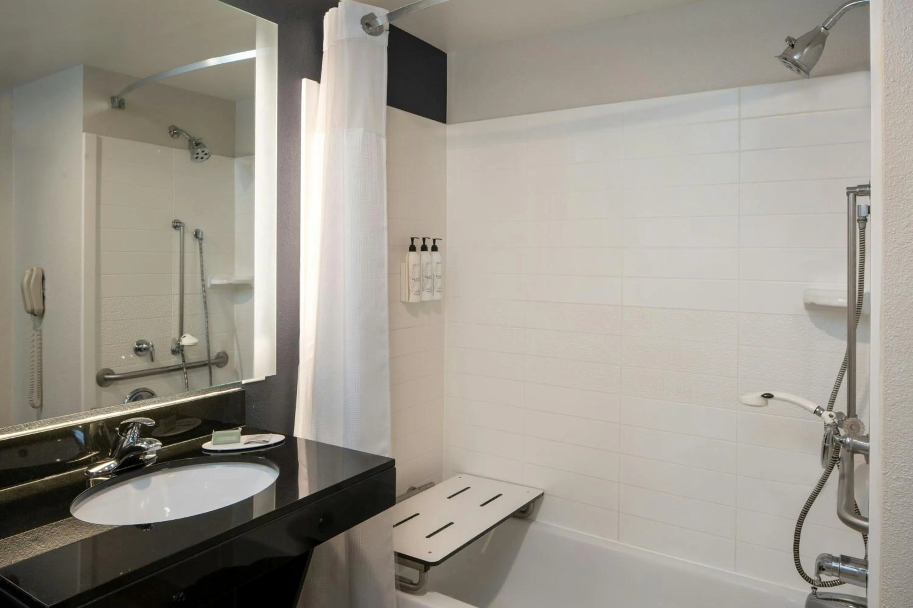 Photo of the whole room in Fairfield Inn and Suites Memphis Germantown