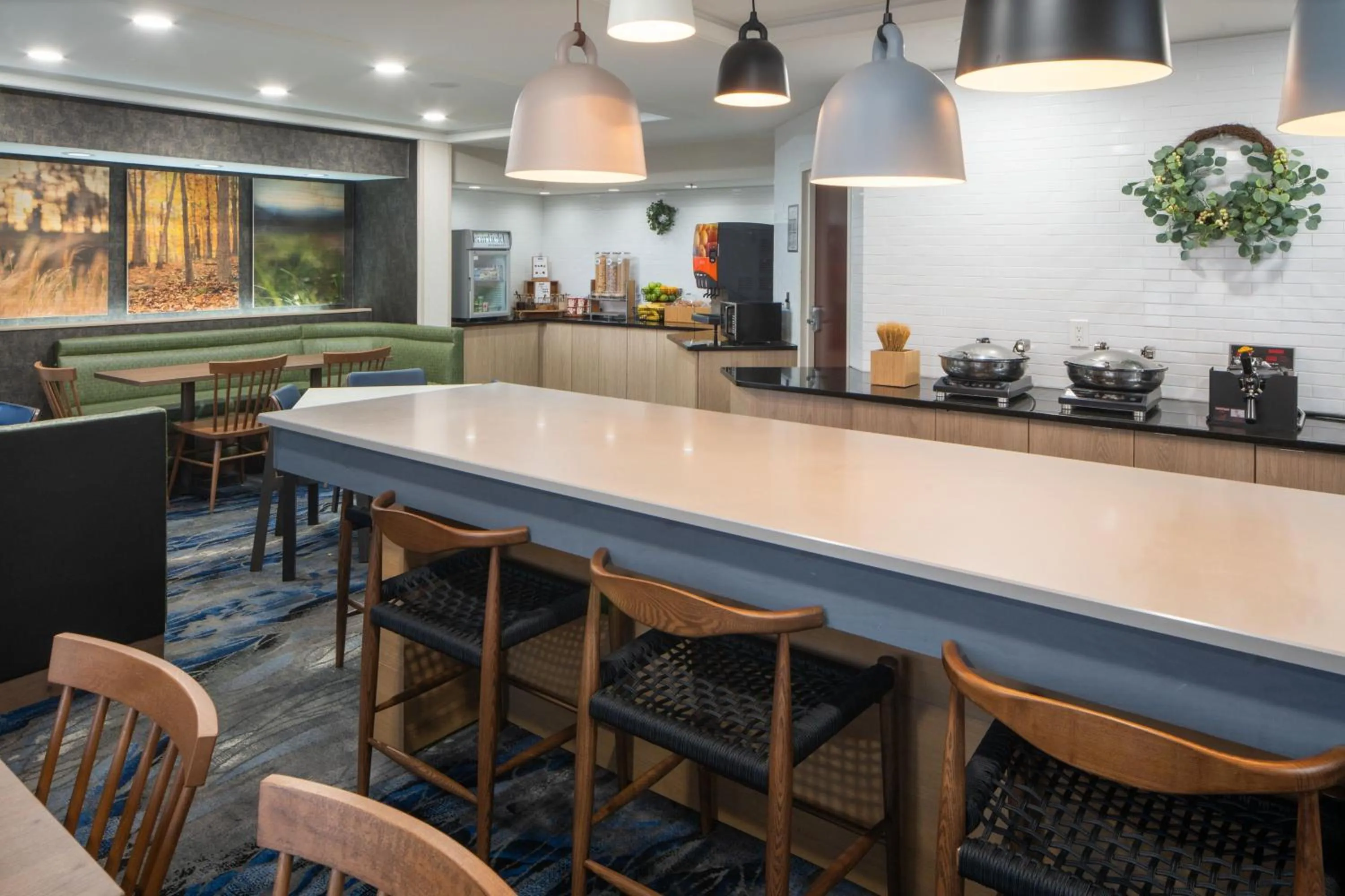 Breakfast in Fairfield Inn and Suites Memphis Germantown