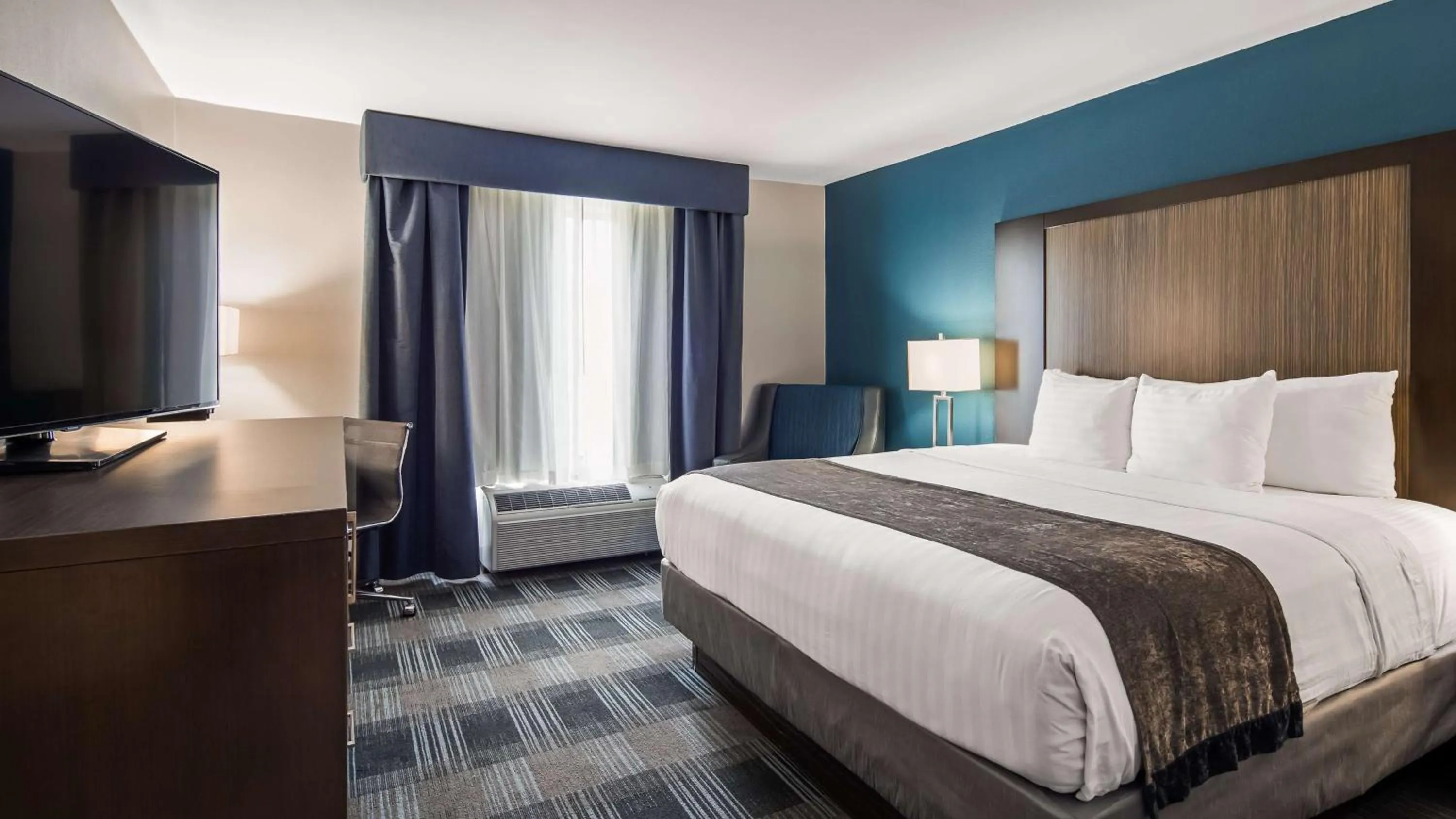 Bedroom, Bed in Best Western Town Center Inn