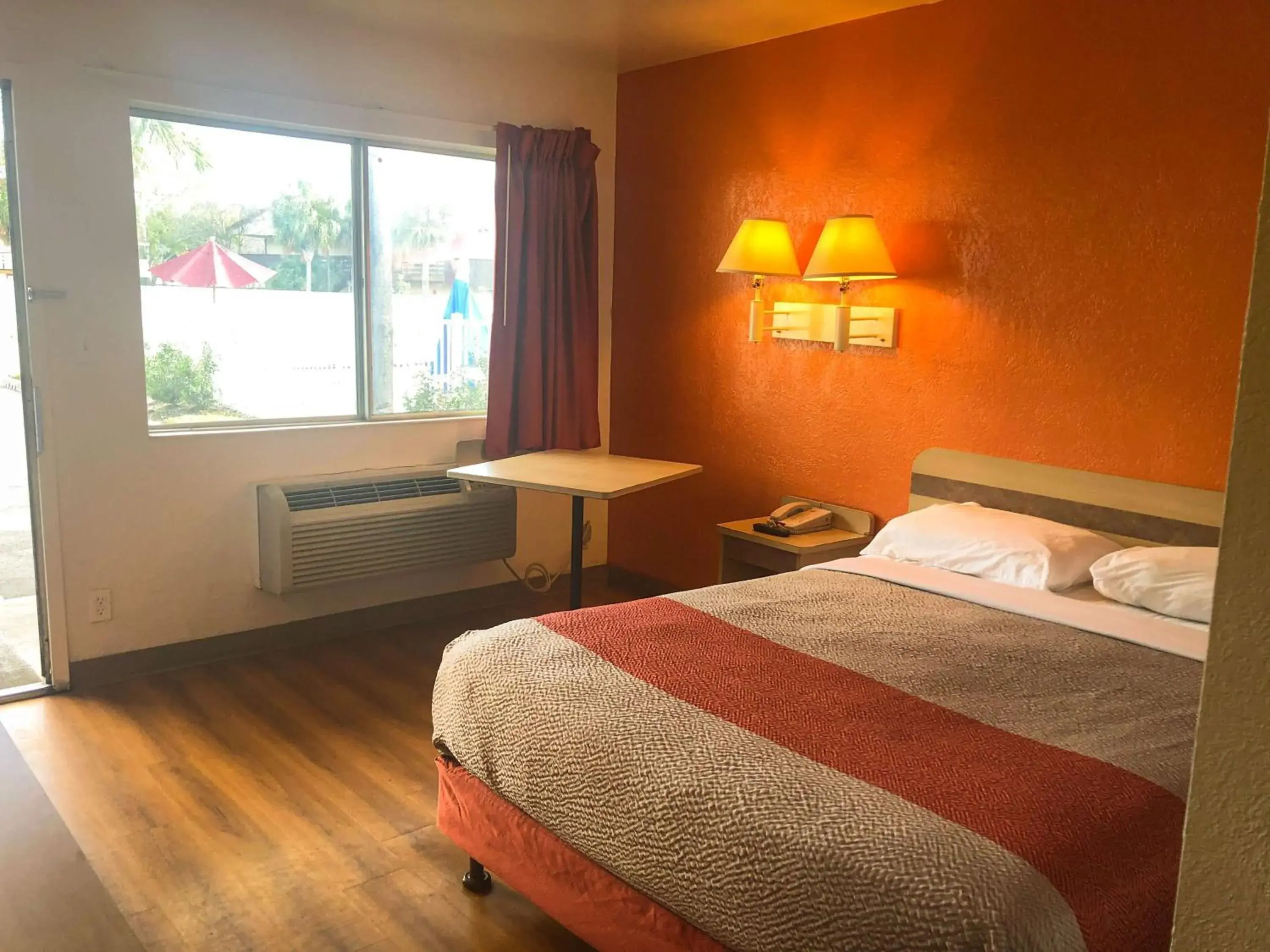 Photo of the whole room, Bed in Motel 6-Jacksonville, FL - Orange Park Photo of the whole room, Bed in Motel 6-Jacksonville, FL - Orange Park