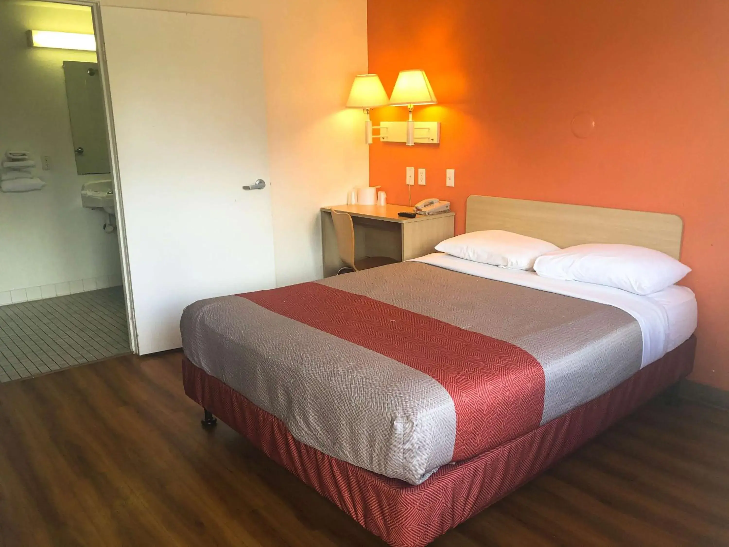 Photo of the whole room, Bed in Motel 6-Jacksonville, FL - Orange Park Photo of the whole room, Bed in Motel 6-Jacksonville, FL - Orange Park