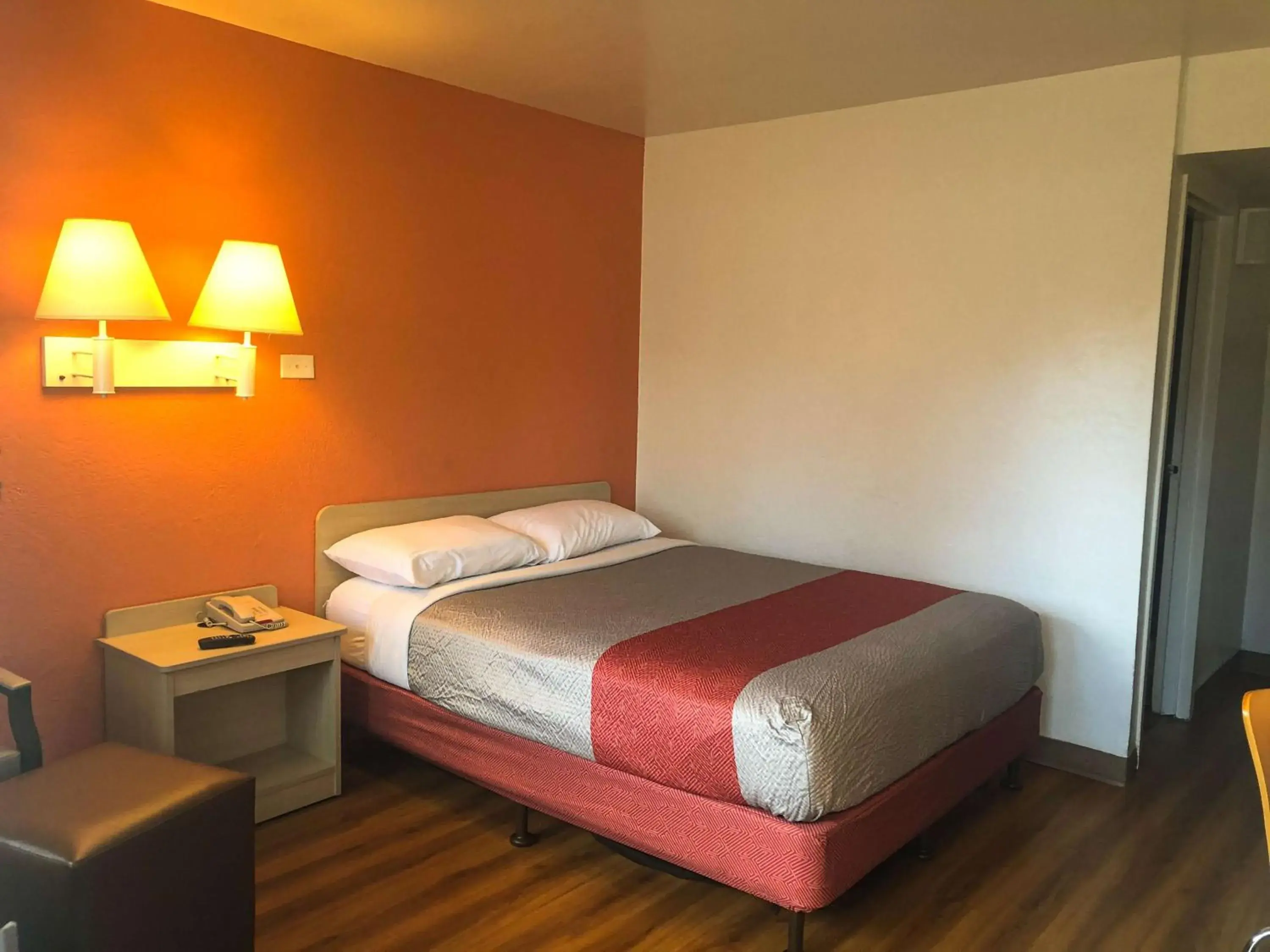 Photo of the whole room, Bed in Motel 6-Jacksonville, FL - Orange Park Photo of the whole room, Bed in Motel 6-Jacksonville, FL - Orange Park