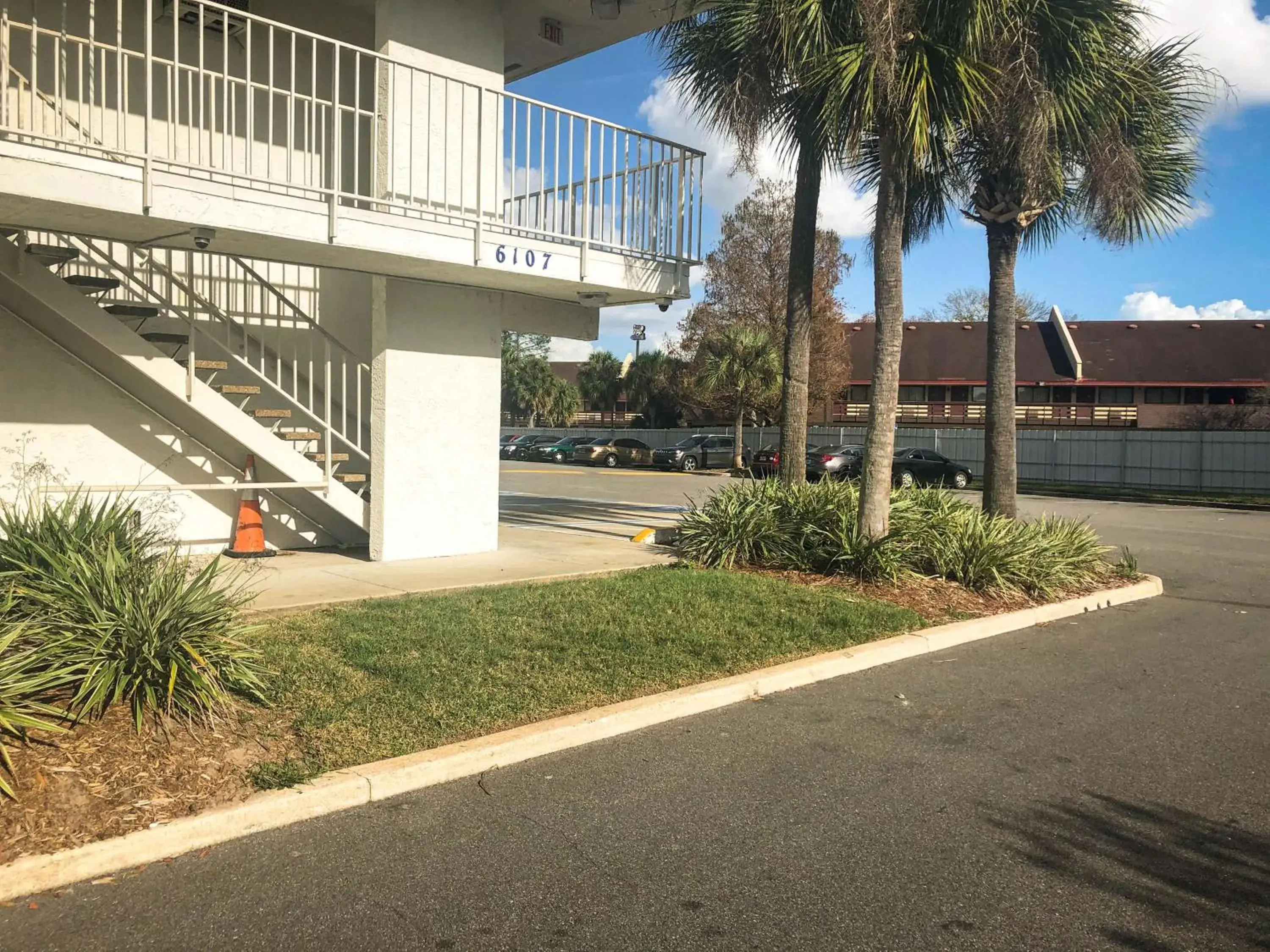 Property building in Motel 6-Jacksonville, FL - Orange Park Property building in Motel 6-Jacksonville, FL - Orange Park