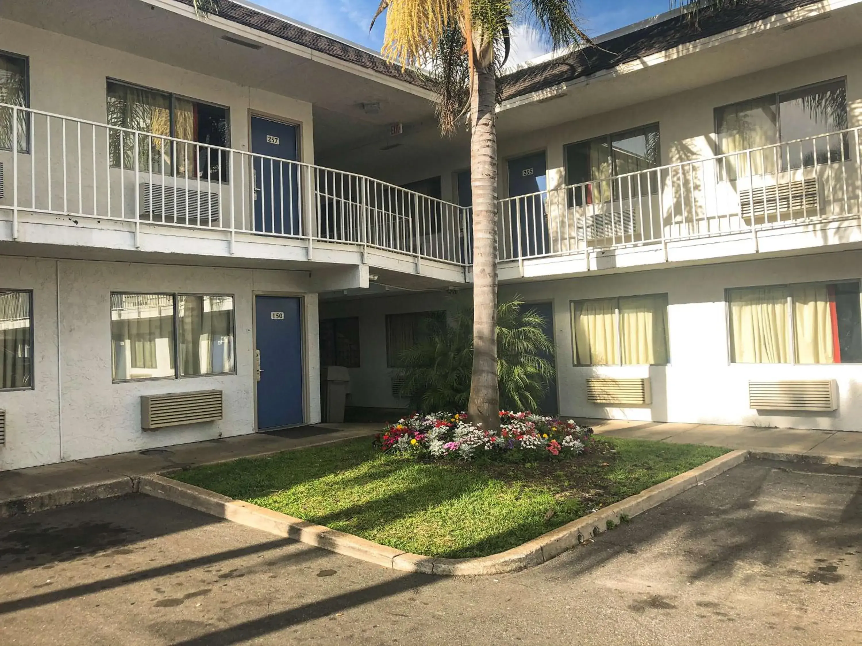 Property building in Motel 6-Jacksonville, FL - Orange Park Property building in Motel 6-Jacksonville, FL - Orange Park