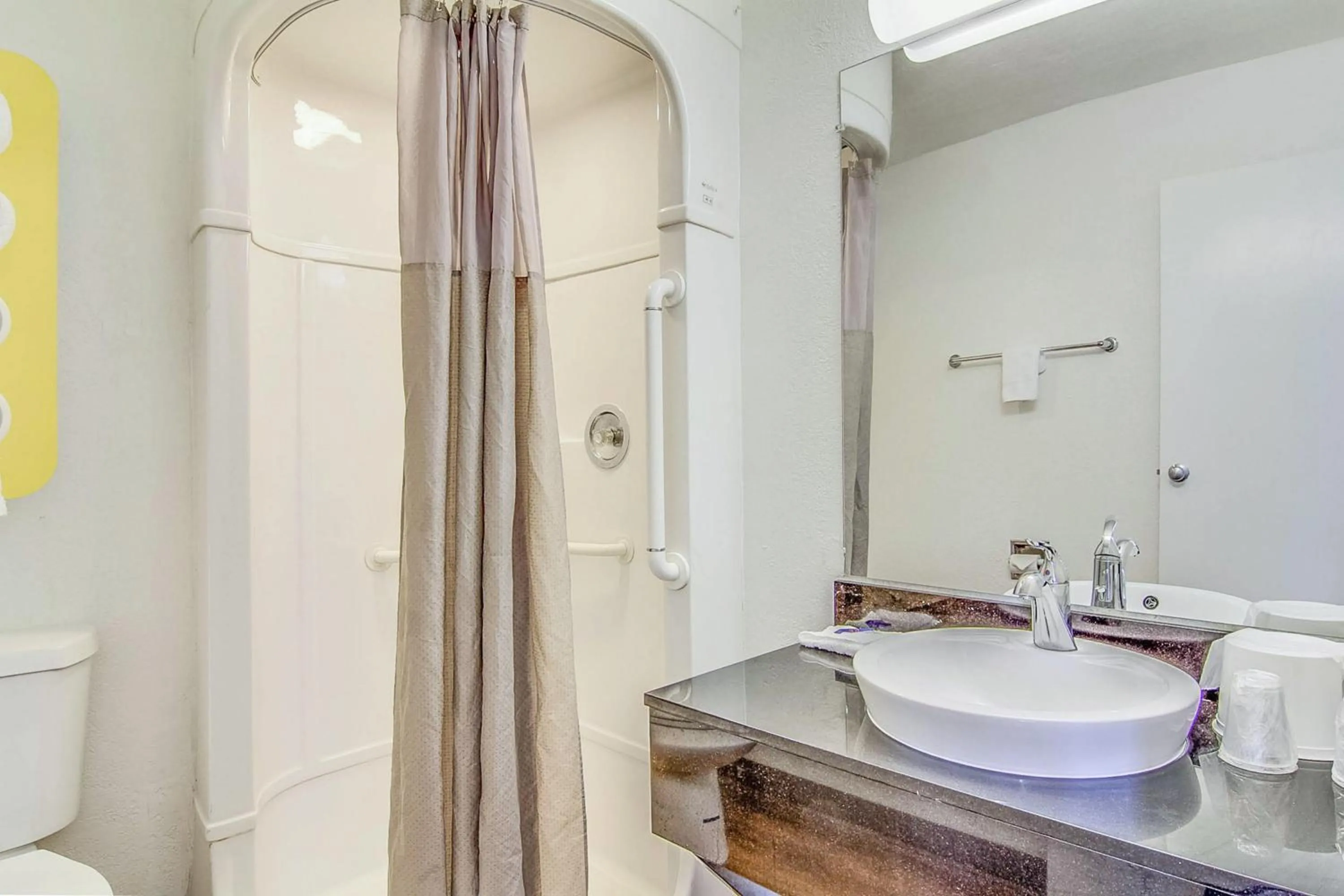 Bathroom in Motel 6-Jacksonville, FL - Orange Park