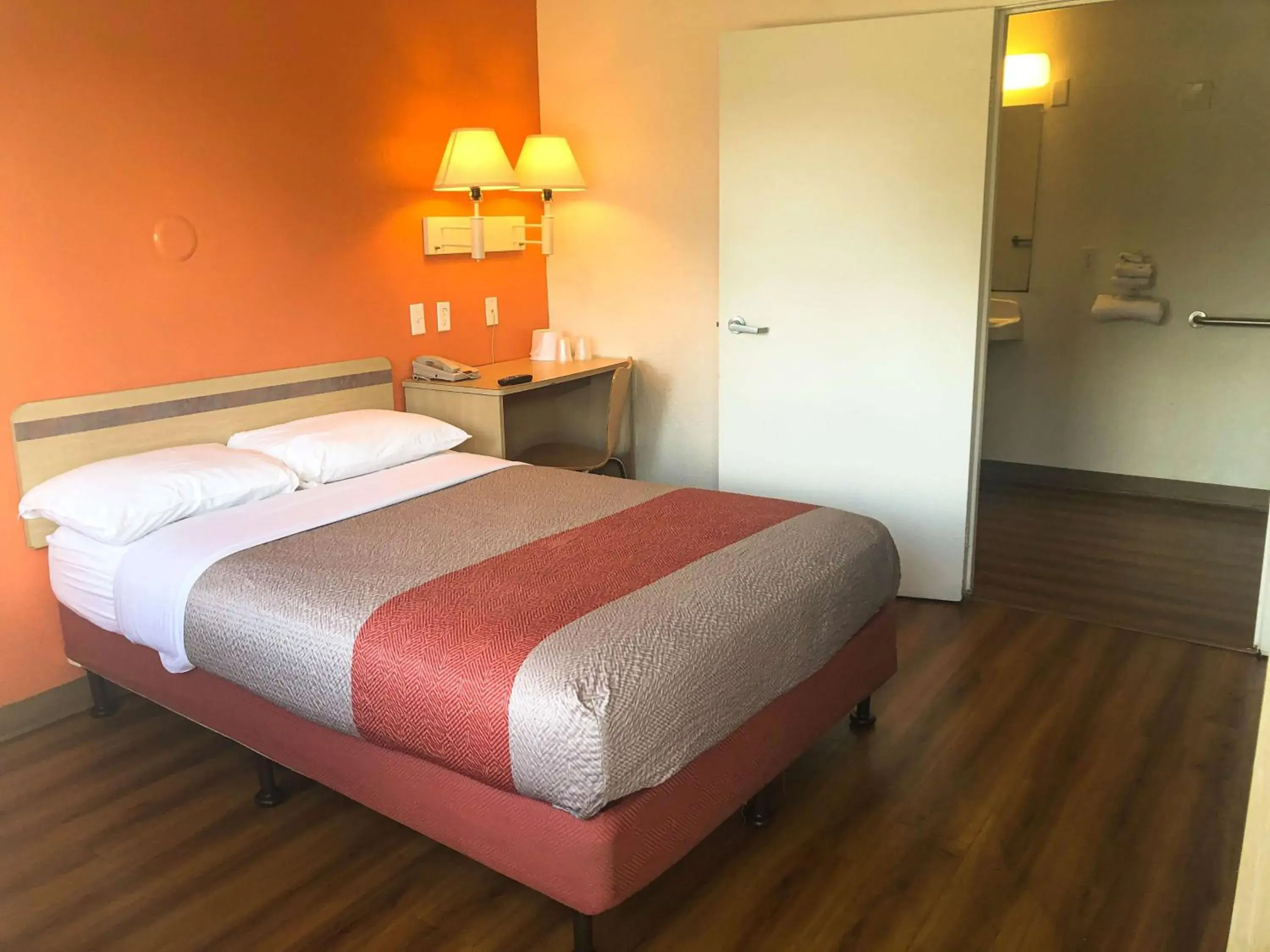 Photo of the whole room, Bed in Motel 6-Jacksonville, FL - Orange Park Photo of the whole room, Bed in Motel 6-Jacksonville, FL - Orange Park