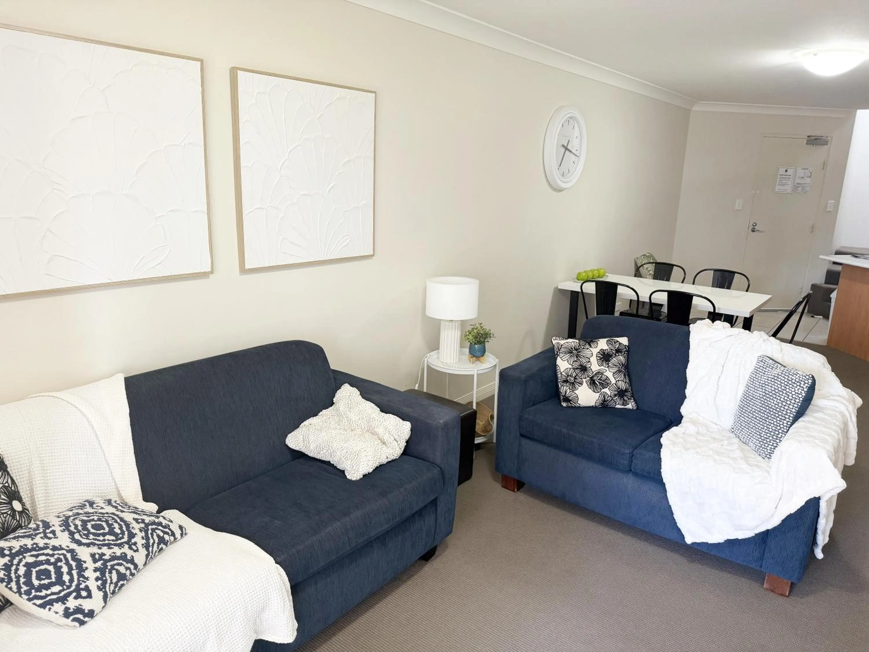 Kitchen or kitchenette, Bed in Sandcastles On The Broadwater