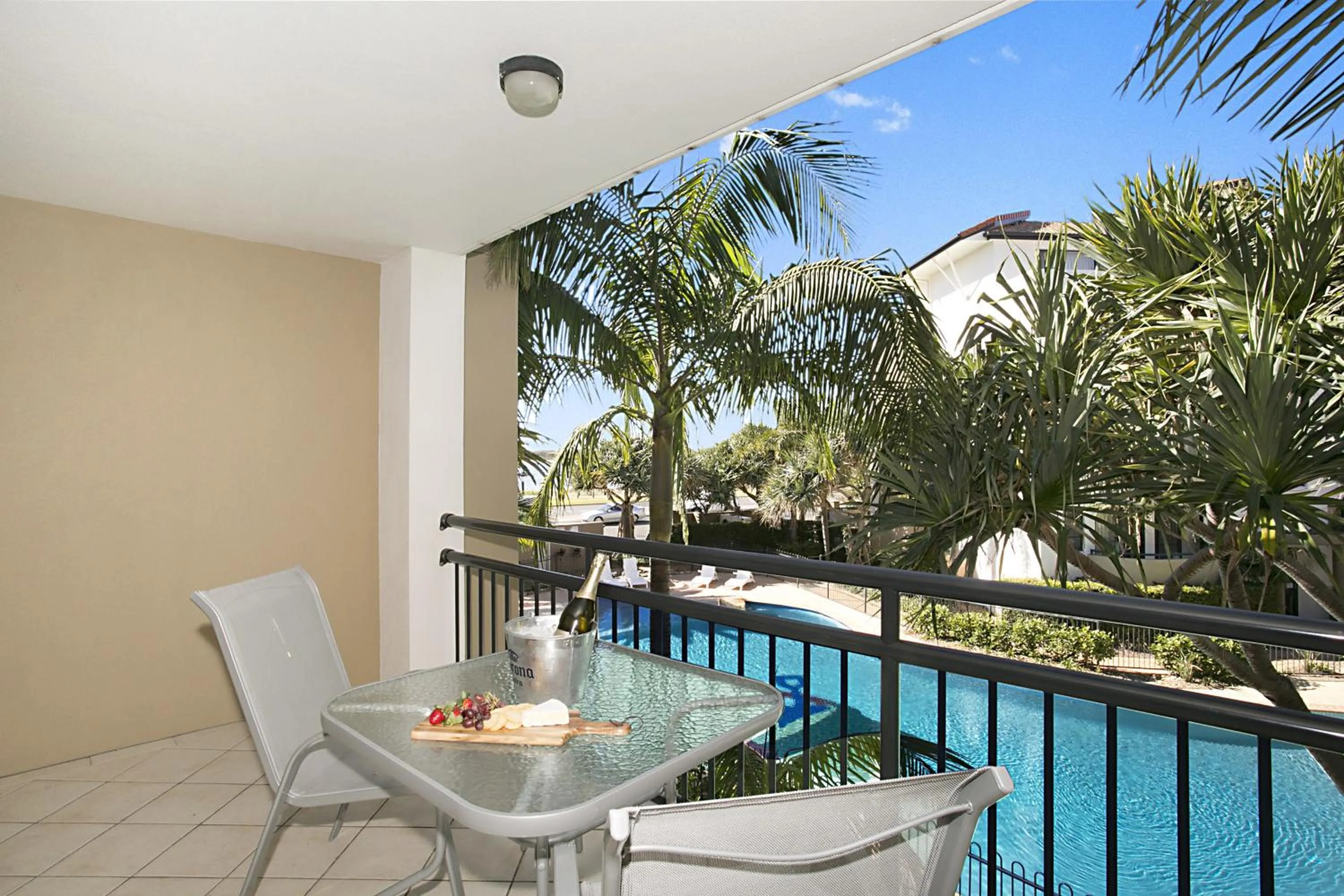 Garden in Sandcastles On The Broadwater