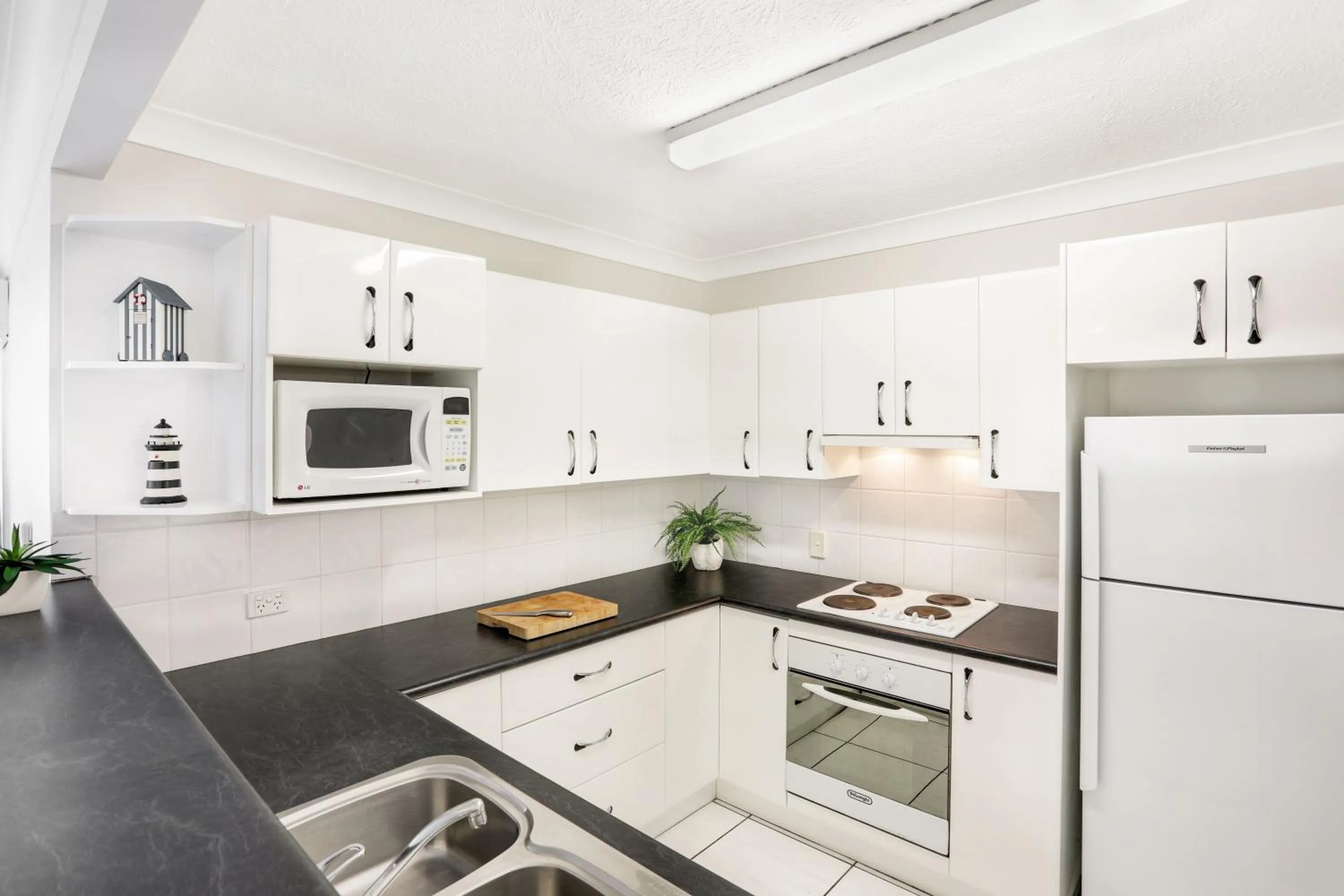 Kitchen or kitchenette in Breakers North Absolute Beachfront Apartments - Official