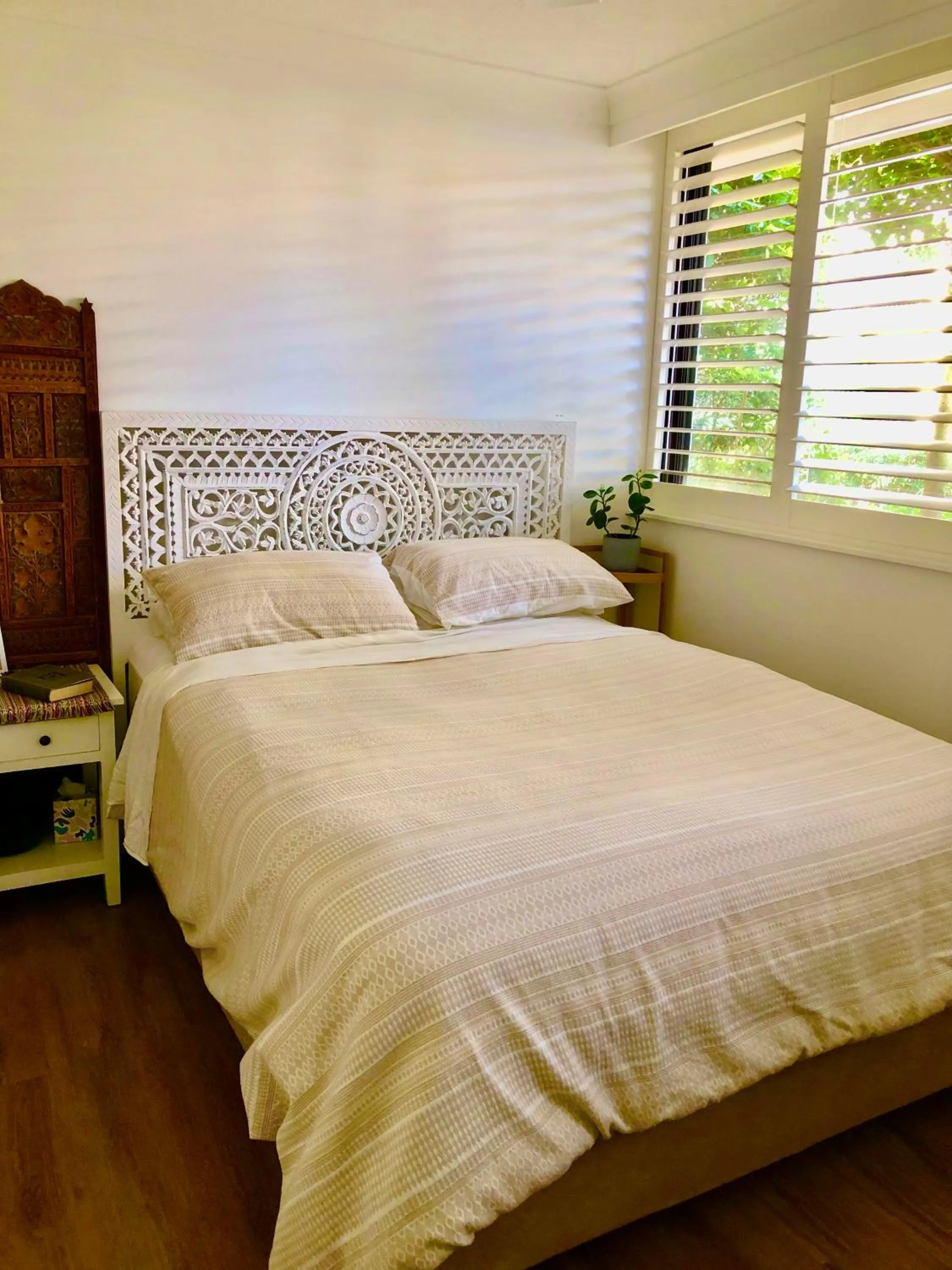 Bed in Breakers North Absolute Beachfront Apartments - Official