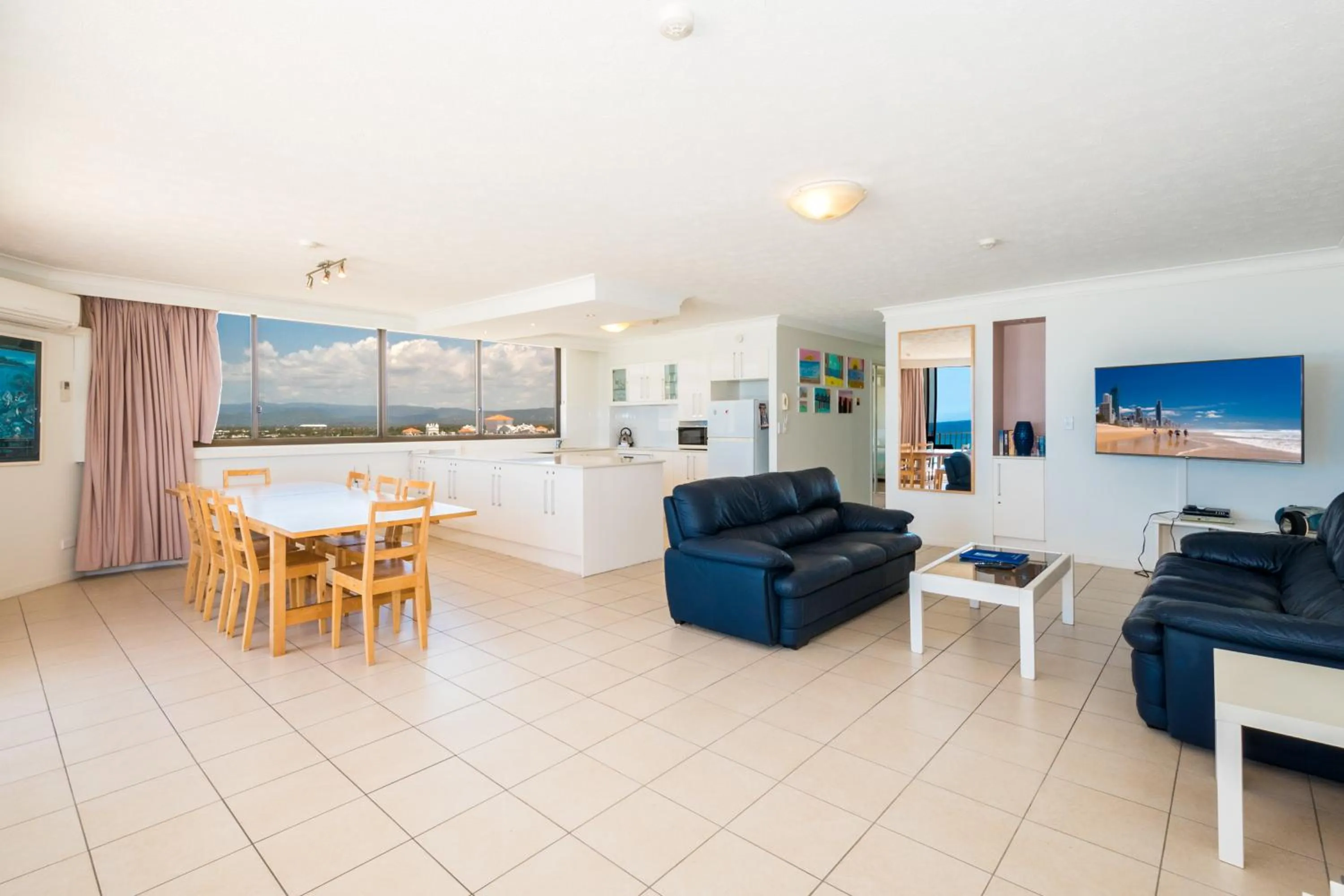 Kitchen or kitchenette in Breakers North Absolute Beachfront Apartments - Official