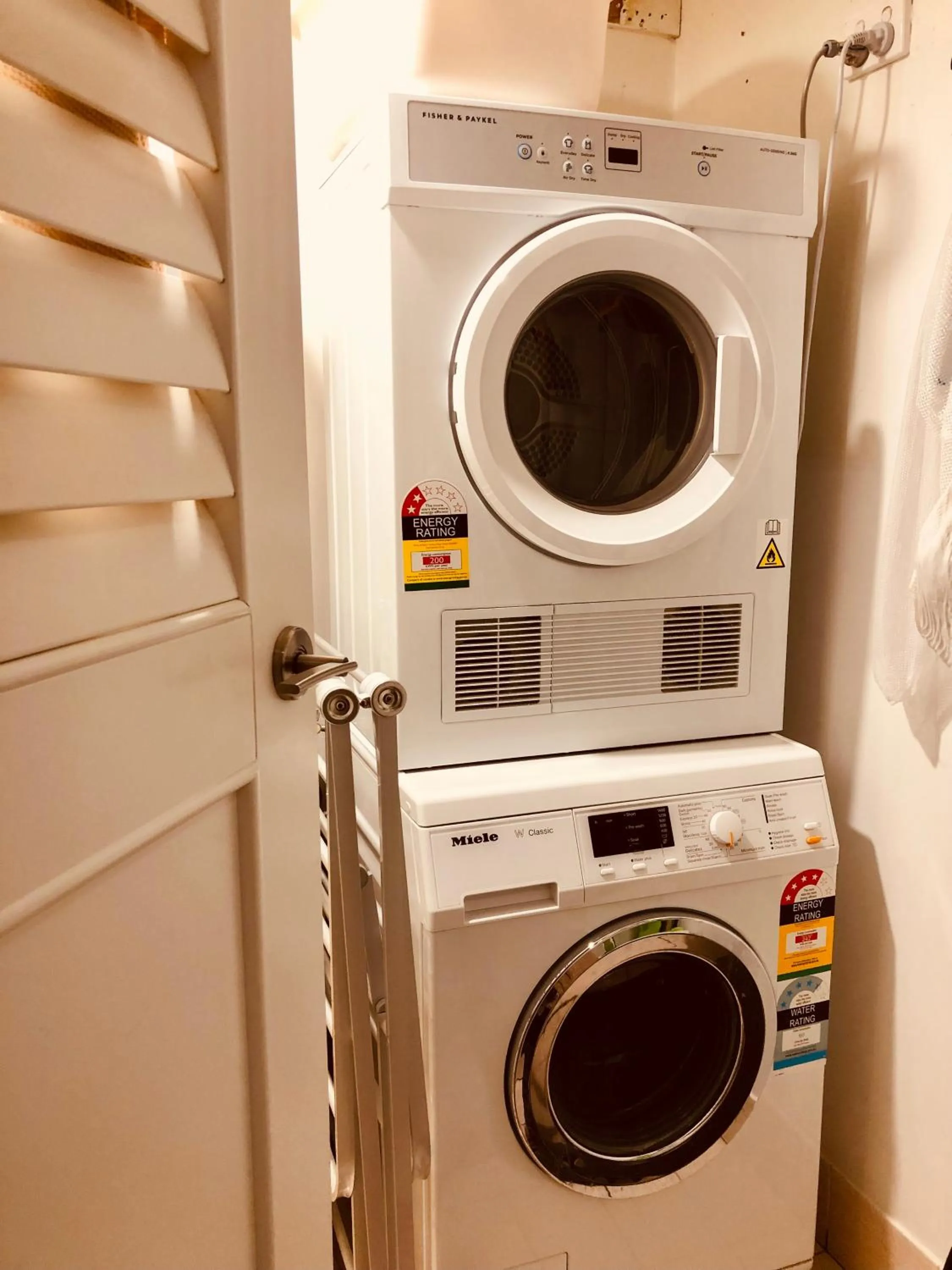 Breakers North Absolute Beachfront Apartments - Official