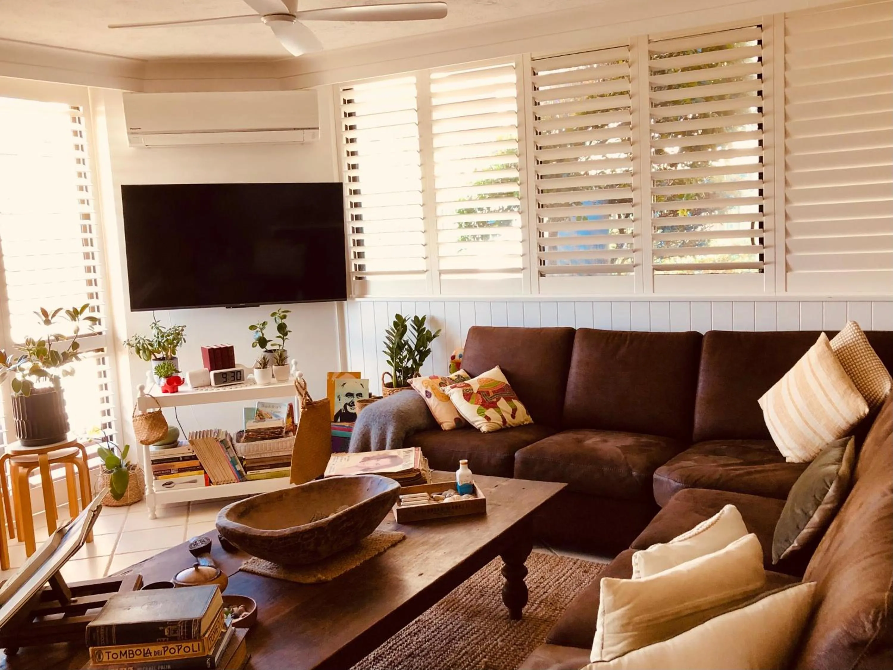 Breakers North Absolute Beachfront Apartments - Official