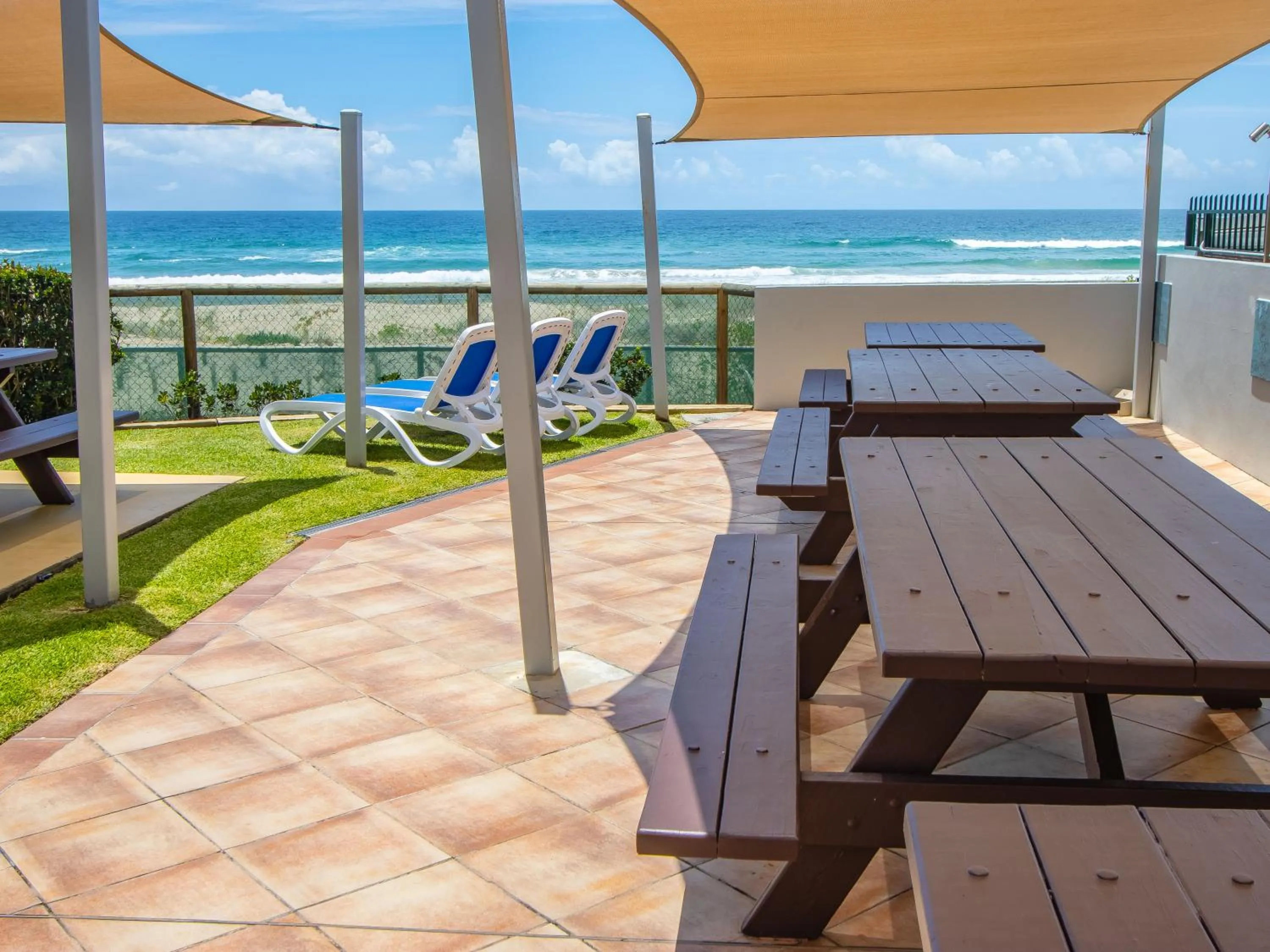 BBQ facilities in Breakers North Absolute Beachfront Apartments - Official