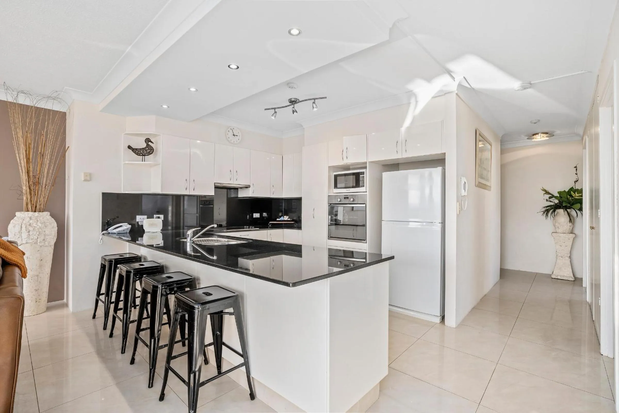 Coffee/tea facilities in Breakers North Absolute Beachfront Apartments - Official