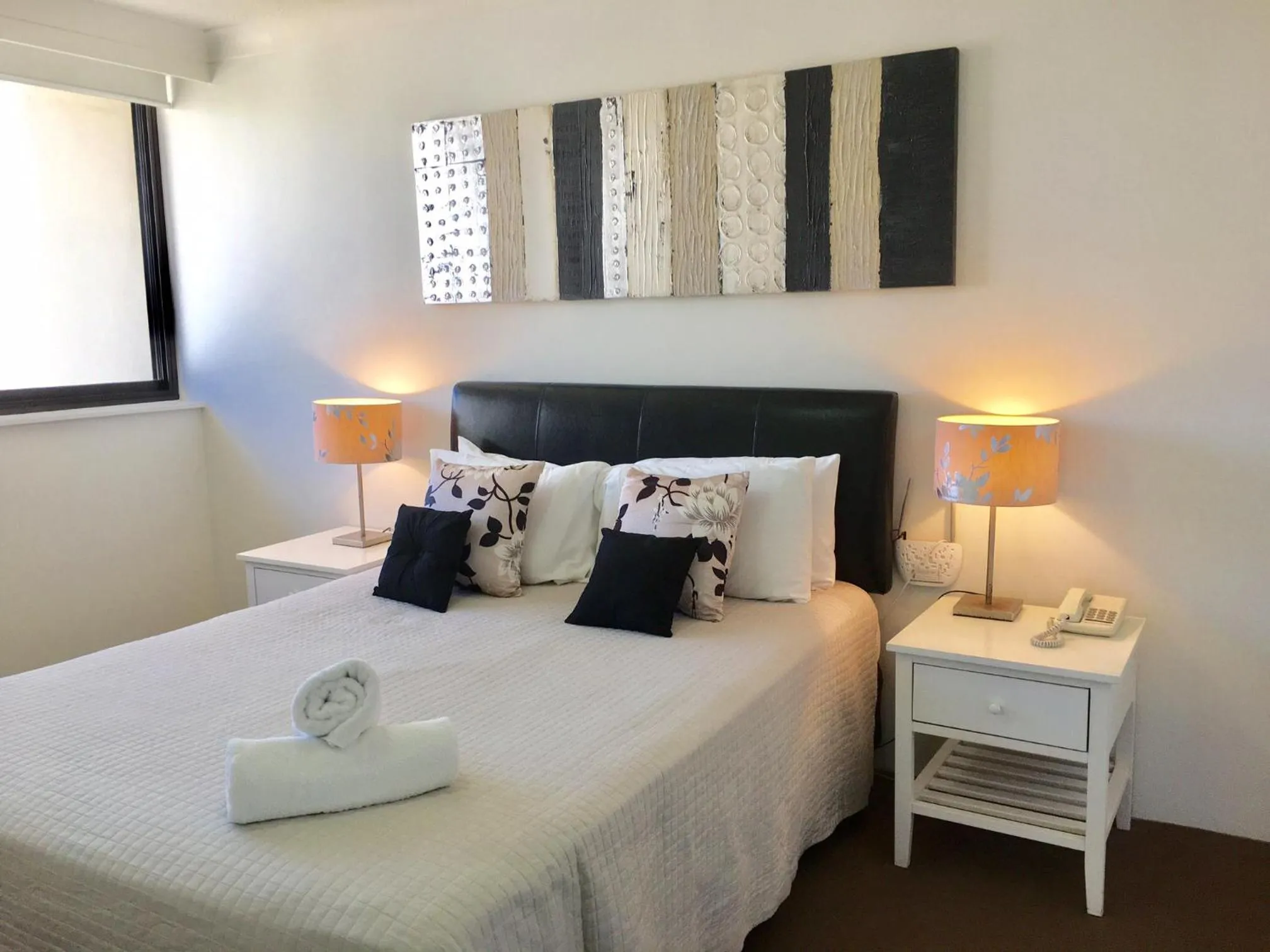 Bedroom, Bed in Breakers North Absolute Beachfront Apartments - Official