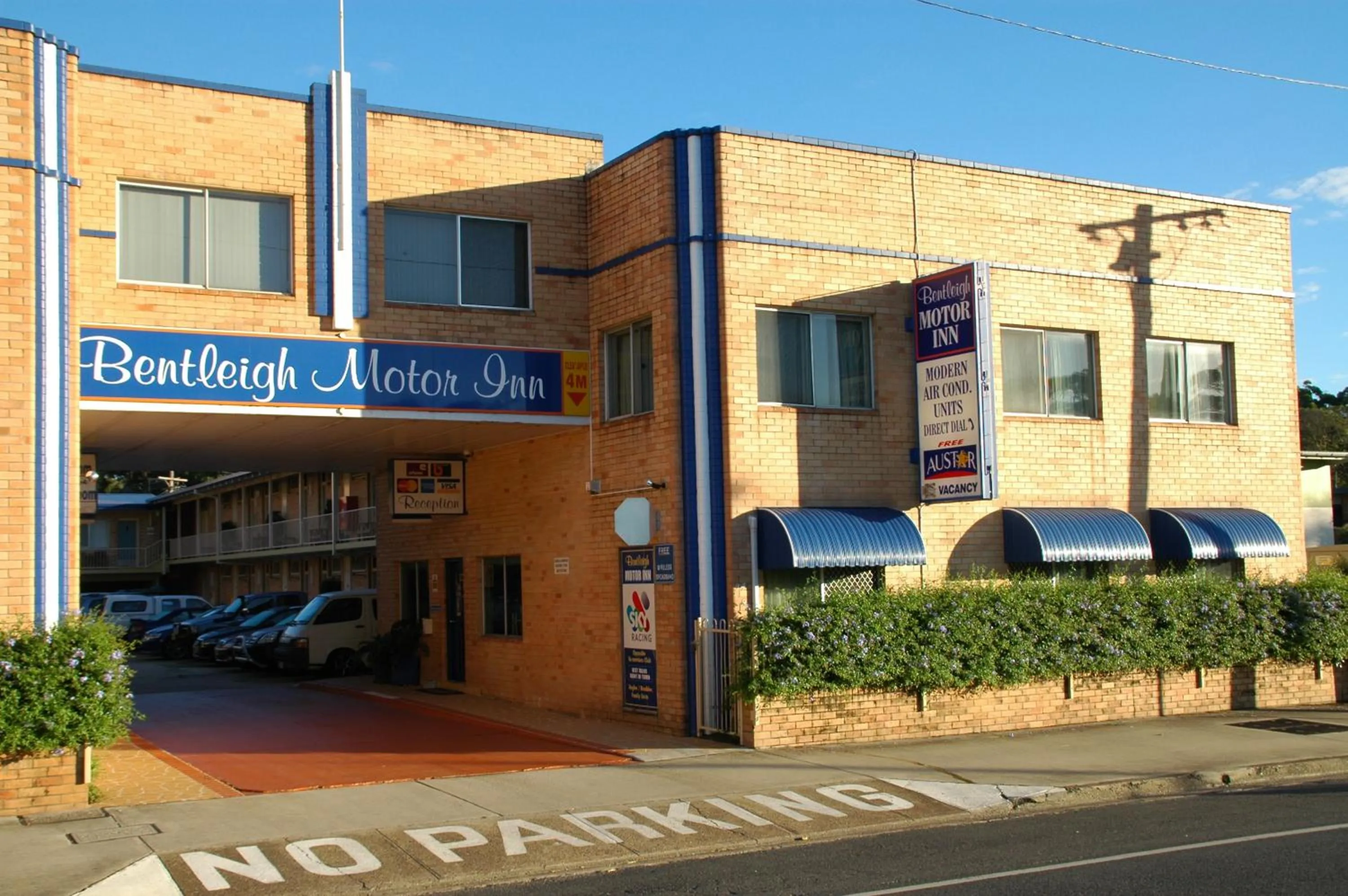 Property building in Bentleigh Motor Inn