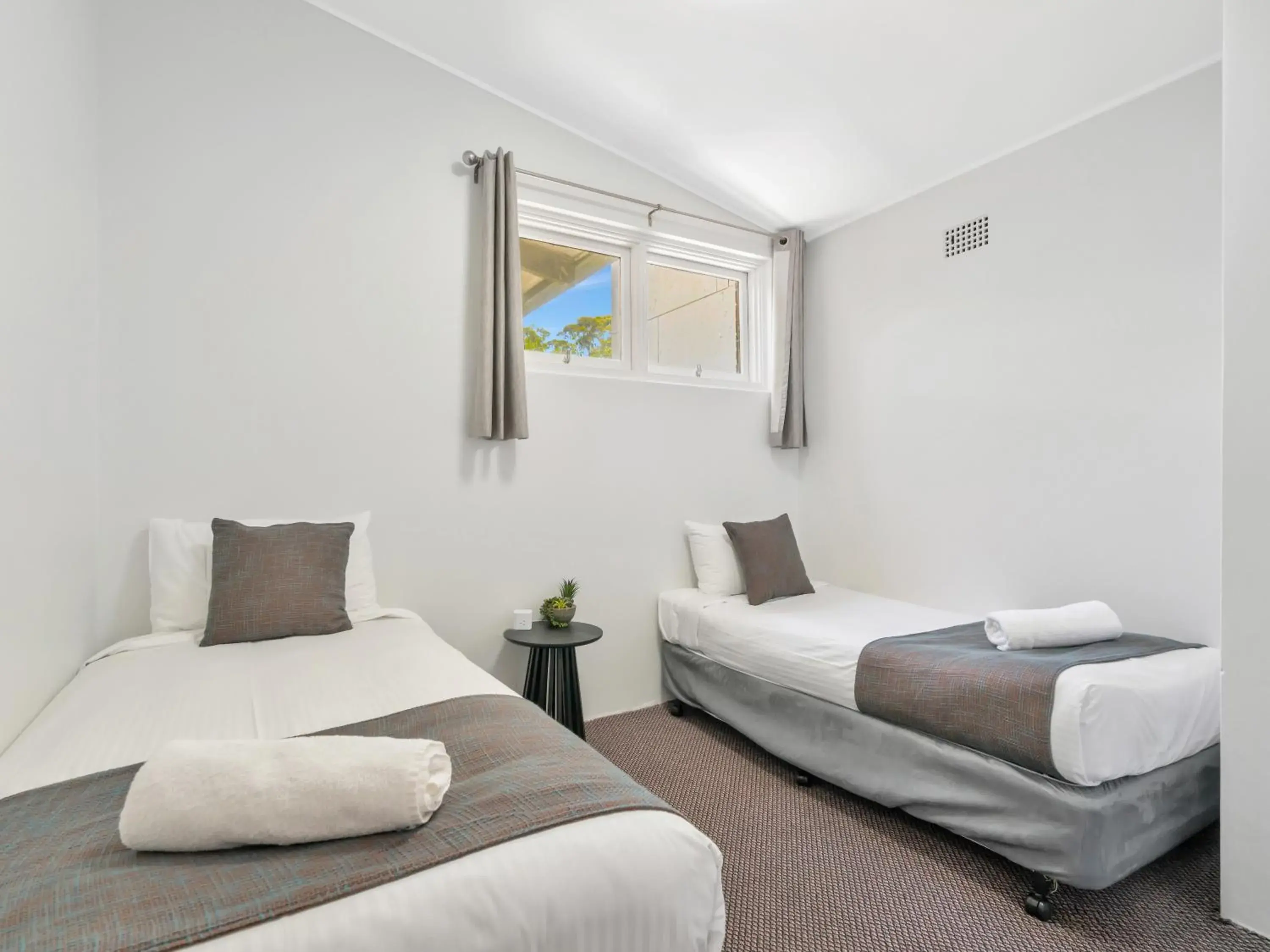 Bedroom, Bed in Bentleigh Motor Inn Bedroom, Bed in Bentleigh Motor Inn