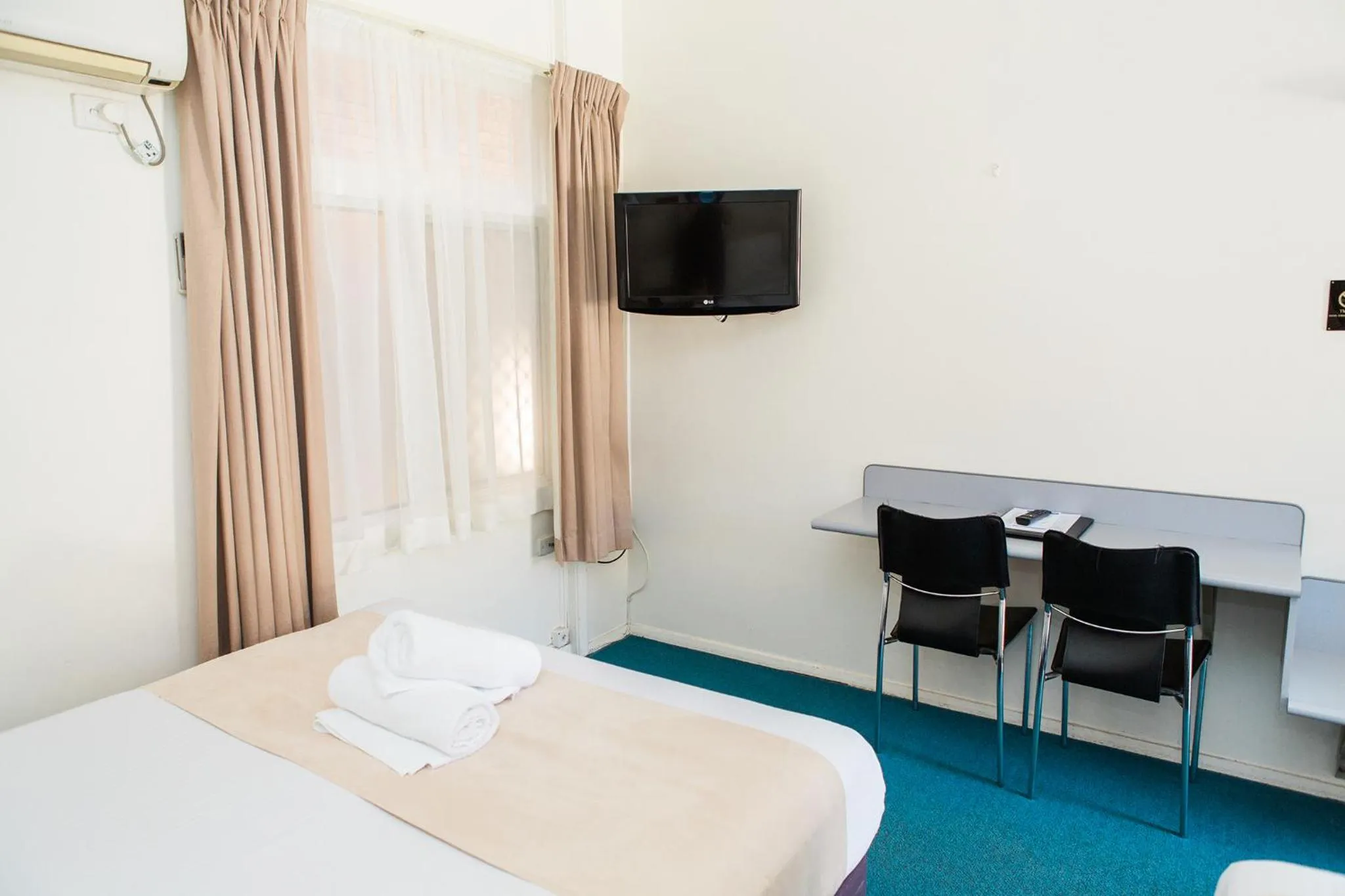 TV and multimedia, Bed in Bentleigh Motor Inn