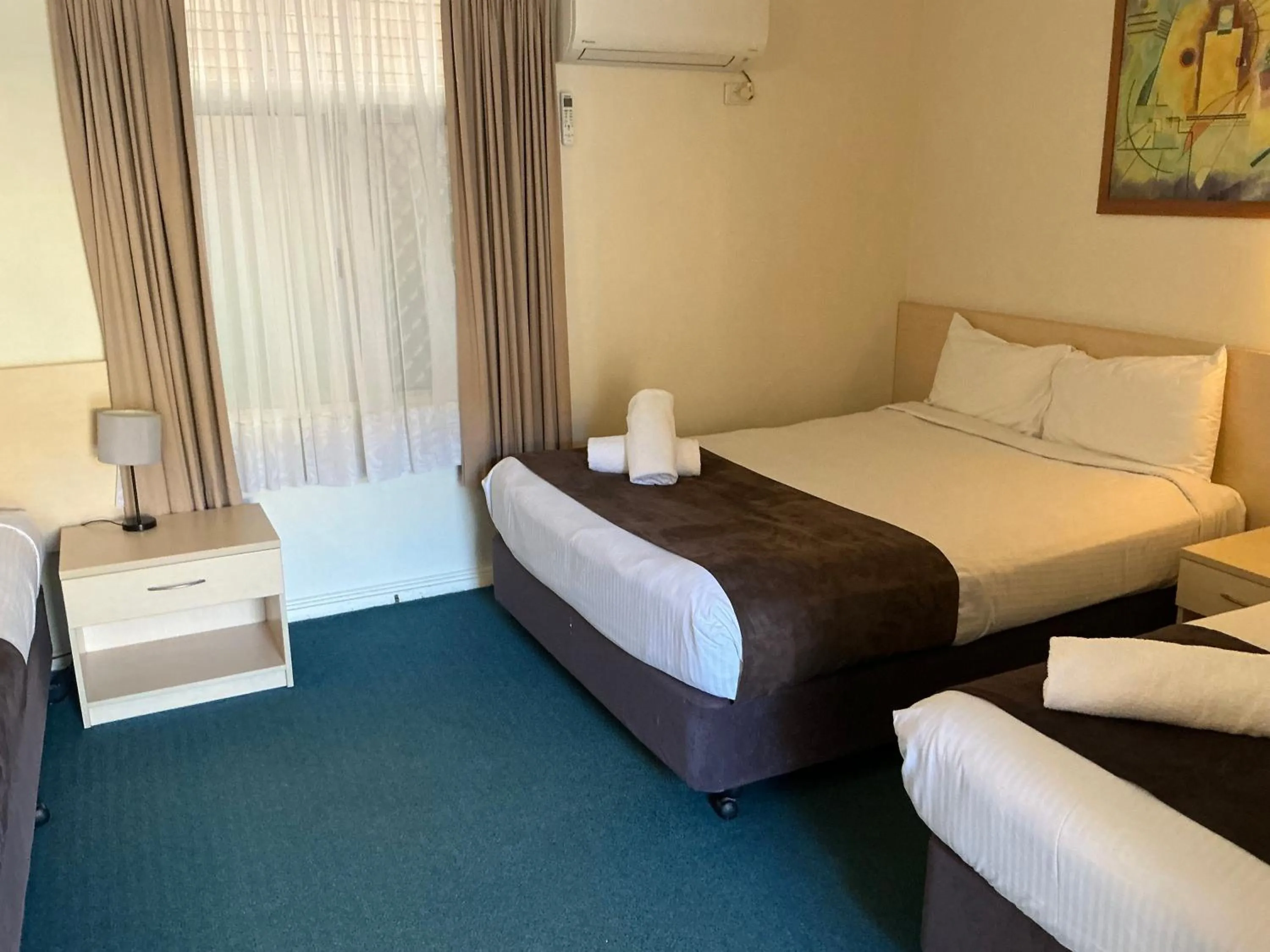 Bedroom, Bed in Bentleigh Motor Inn