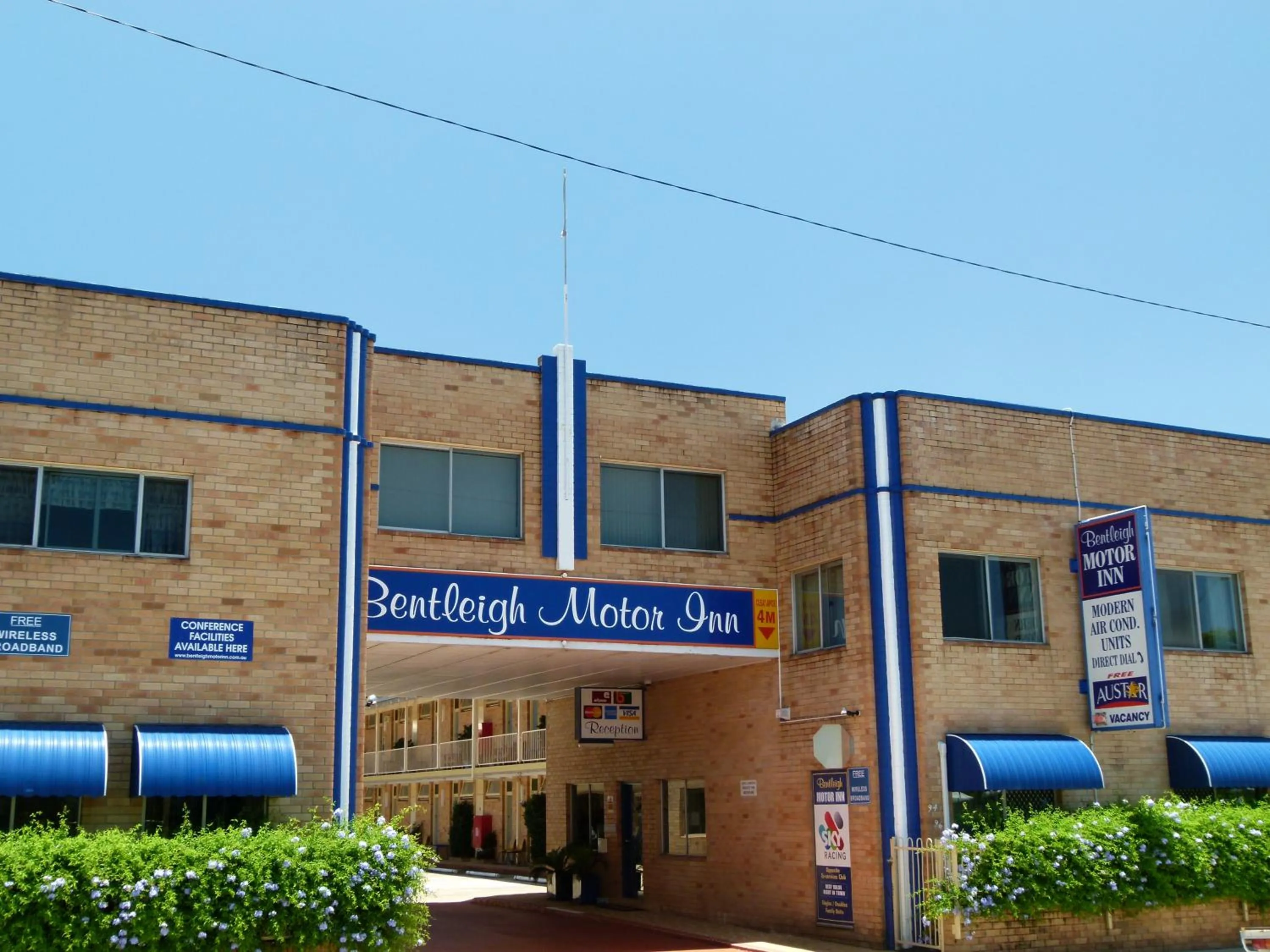 Property building in Bentleigh Motor Inn